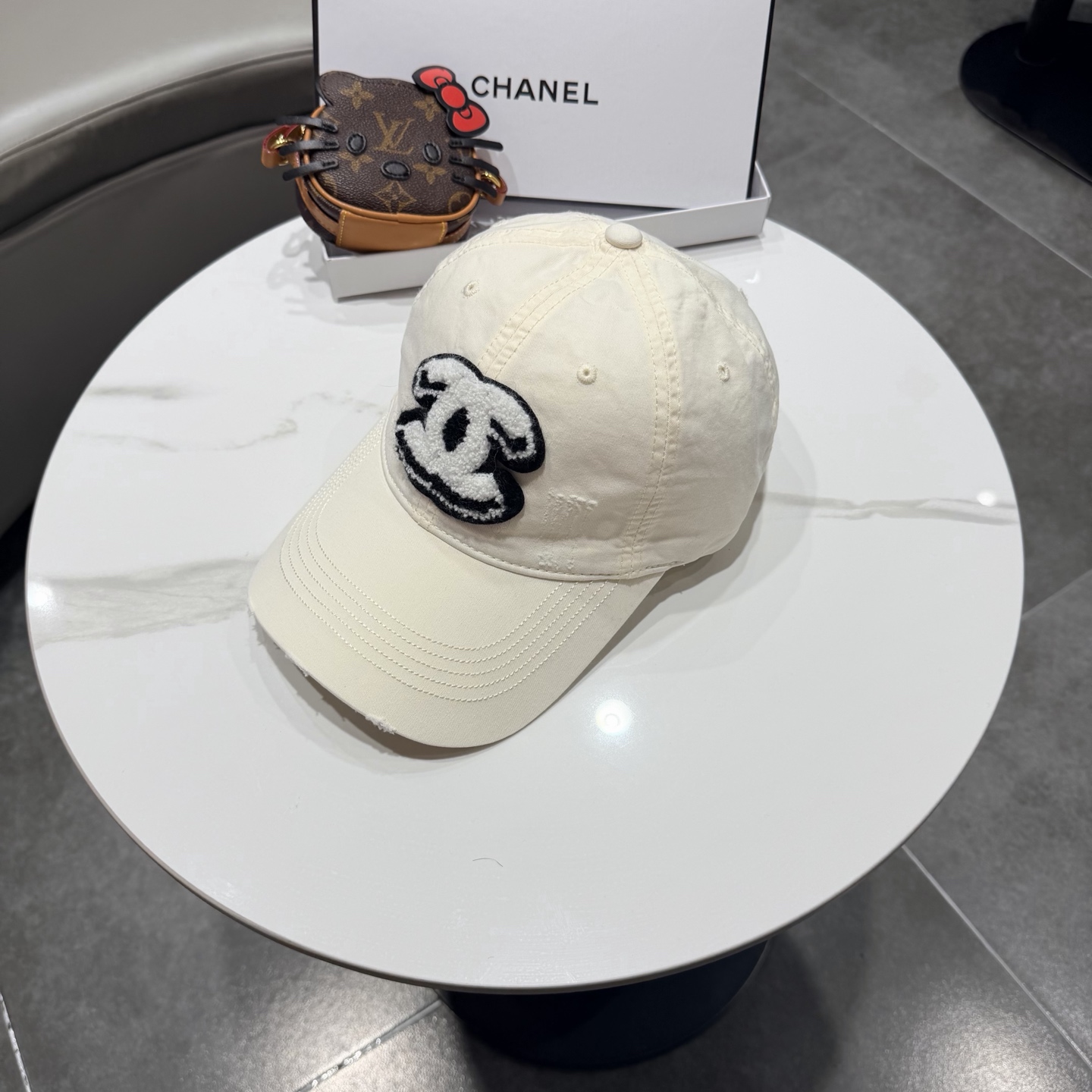 香奈儿2026新款经典休闲潮流款 上架简约棒球帽🧢日韩风格，随便搭配都超好看！出门旅游，绝对要入手的一款