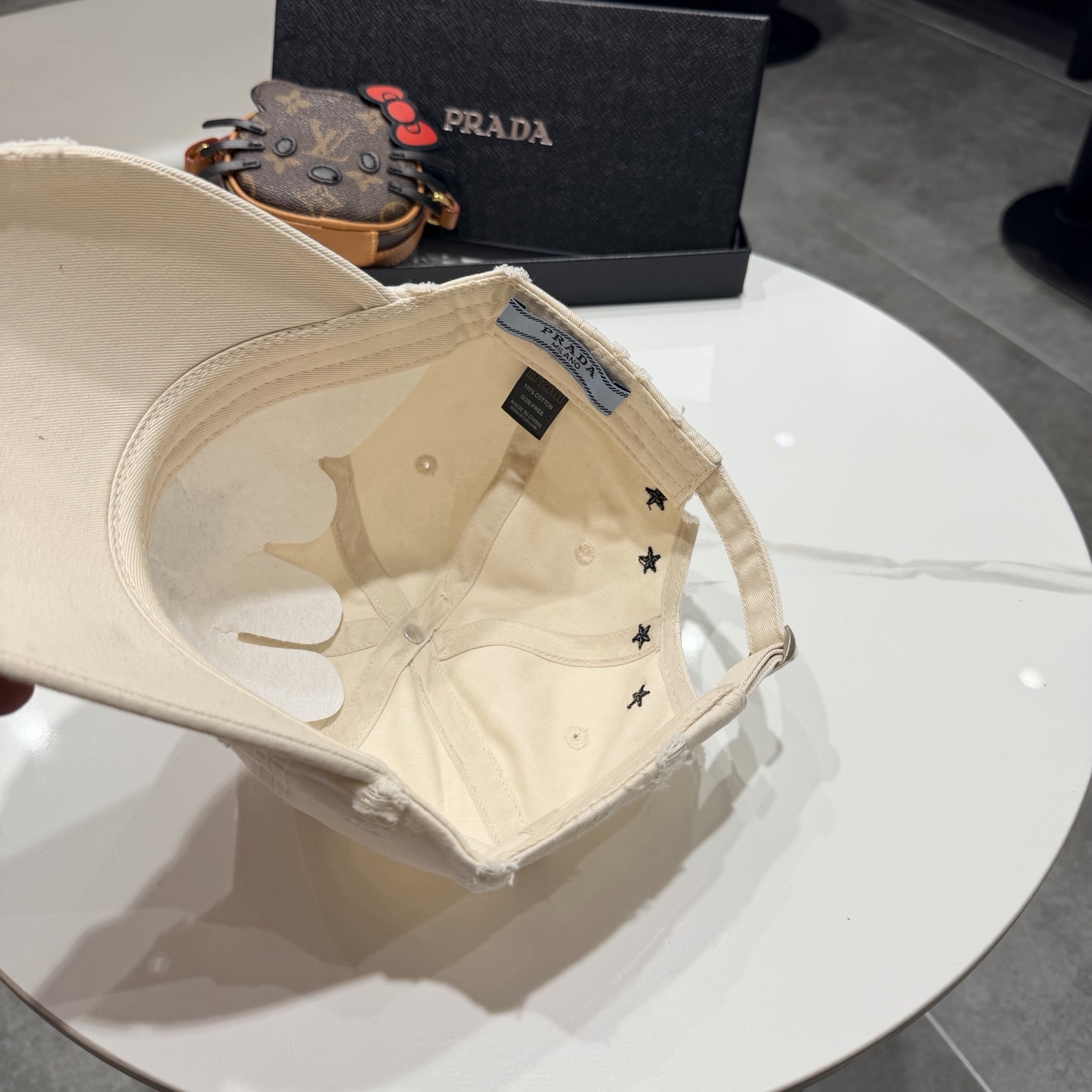 【普拉达】Prada 2026春夏新款大牌棒球帽，渔夫帽，显脸小 大牌款超好搭配，赶紧入手！