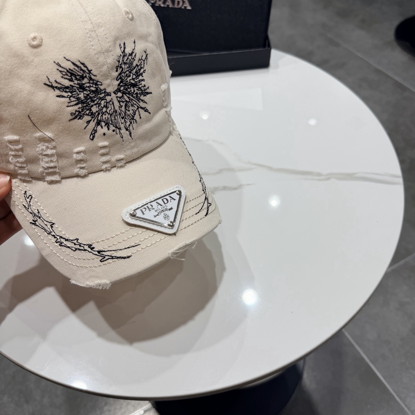 【普拉达】Prada 2026春夏新款大牌棒球帽，渔夫帽，显脸小 大牌款超好搭配，赶紧入手！