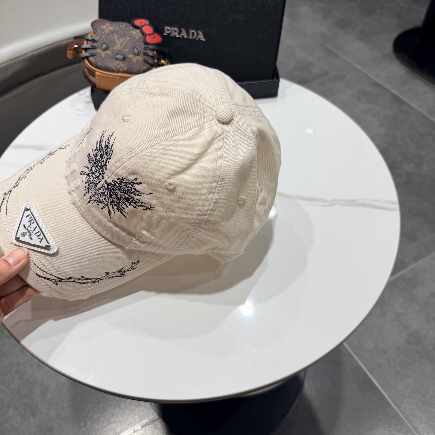 【普拉达】Prada 2026春夏新款大牌棒球帽，渔夫帽，显脸小 大牌款超好搭配，赶紧入手！