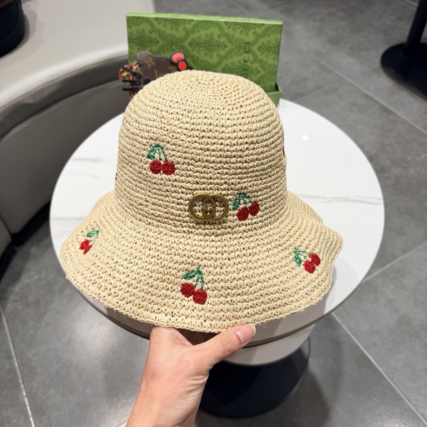 Gucci古奇春夏新款草莓拉菲草手工渔夫帽编织度假风帽子2026新款防晒太阳帽
