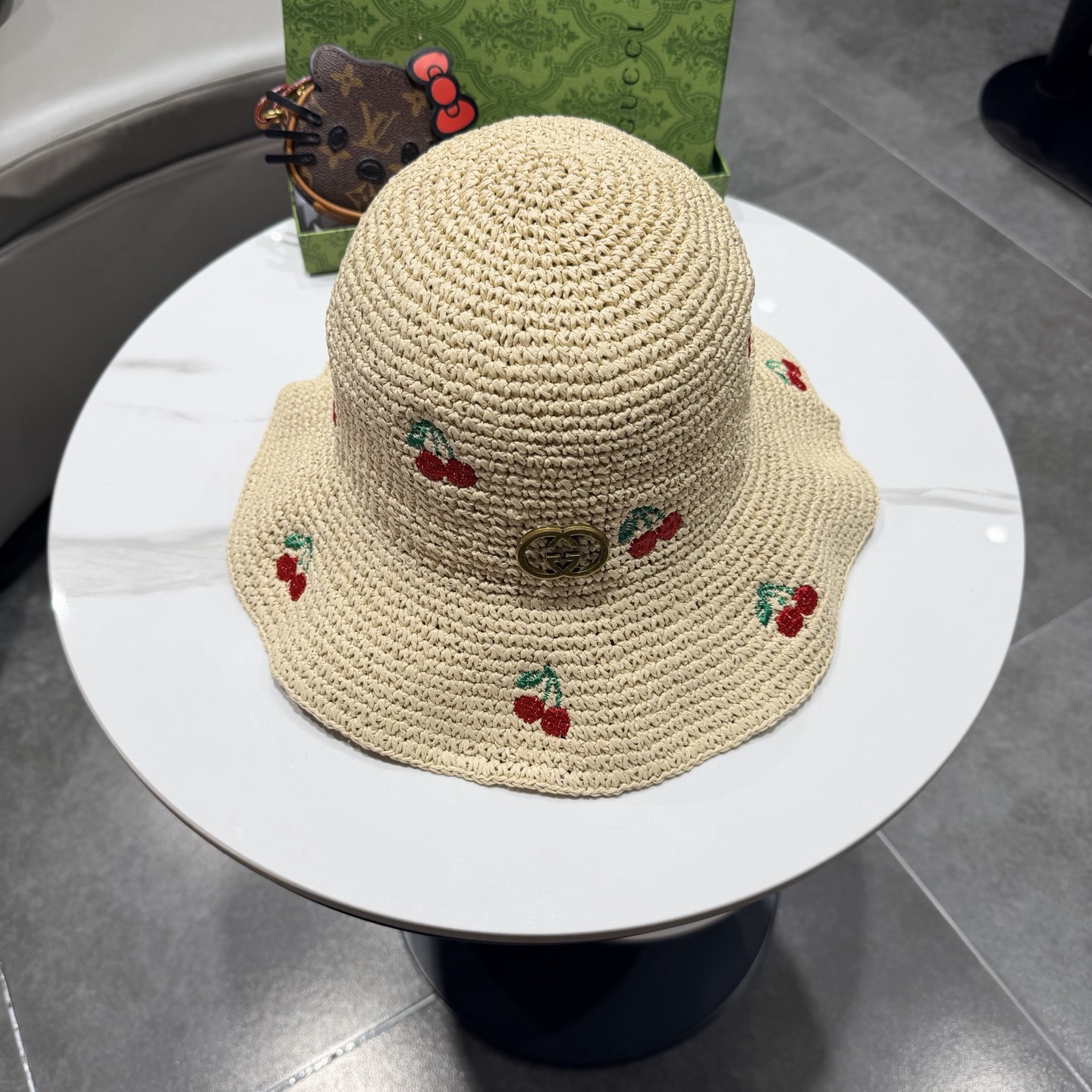 Gucci古奇春夏新款草莓拉菲草手工渔夫帽编织度假风帽子2026新款防晒太阳帽