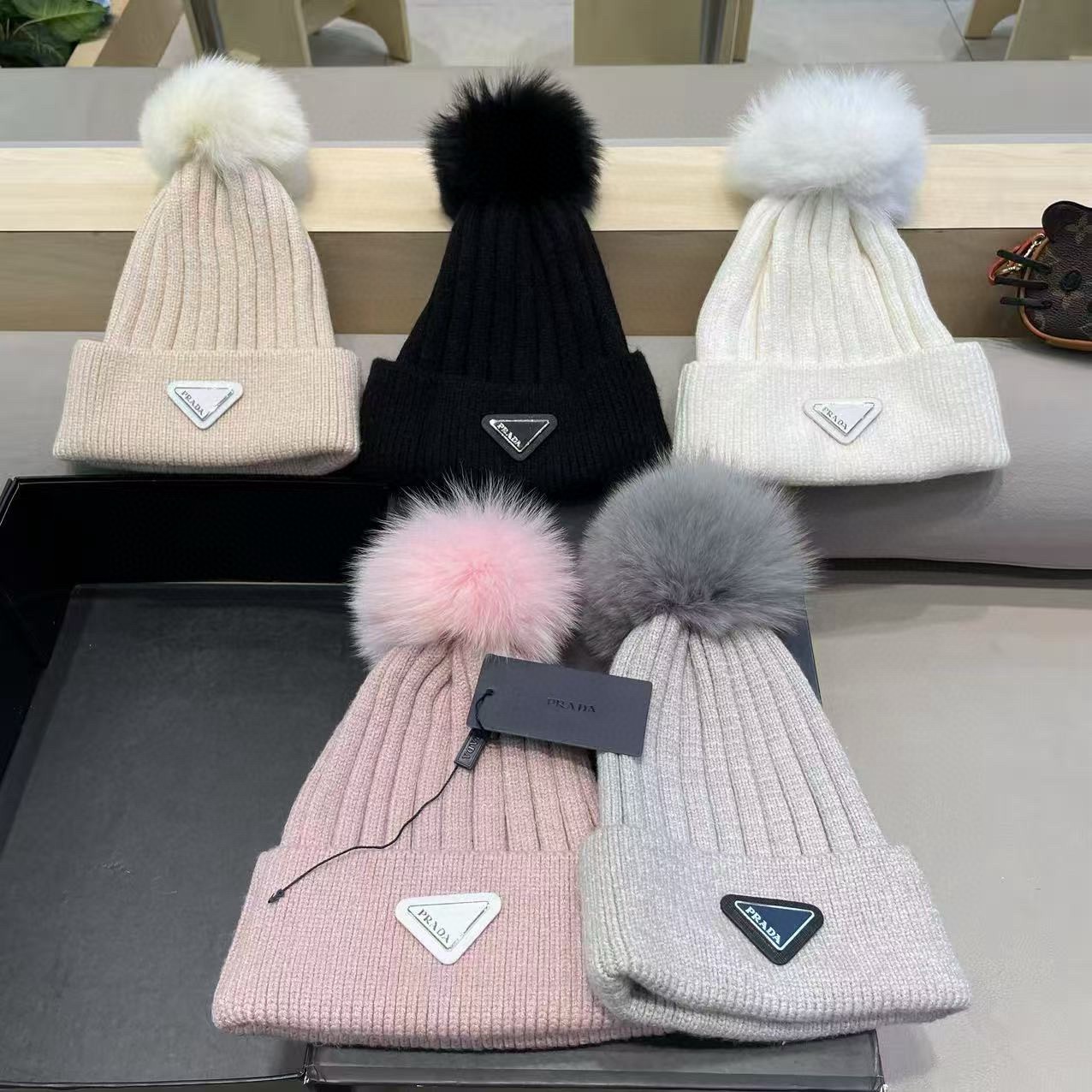 普拉达Prada秋冬季加绒加厚真的狐狸毛球毛线帽子女韩版潮休闲时尚百搭针织帽