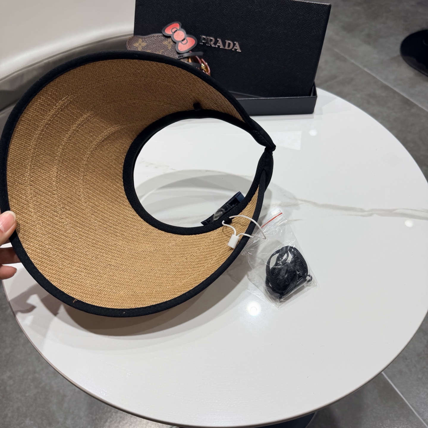 Prada普拉达新款空顶发箍遮阳帽，可调节，头围57cm