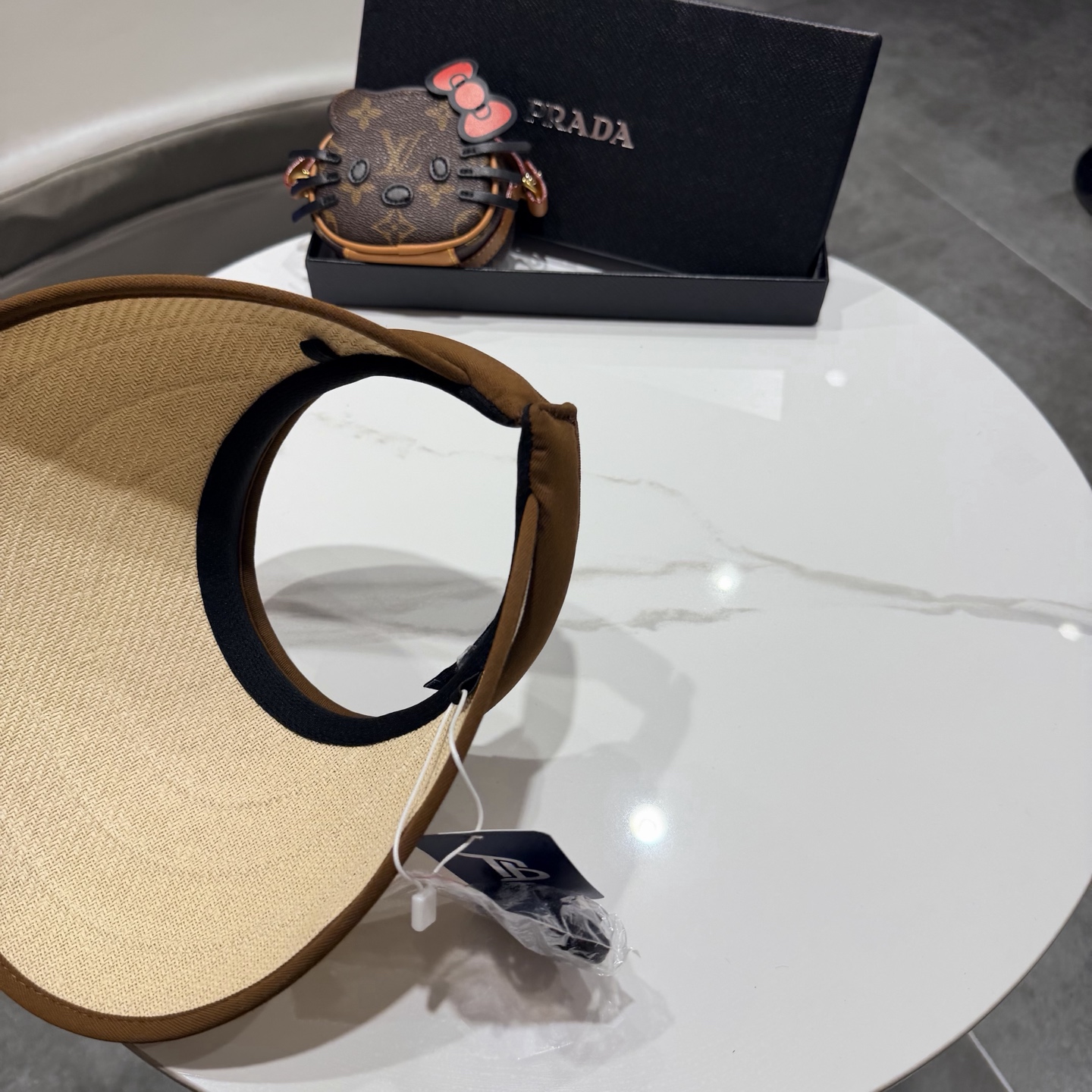 Prada普拉达新款空顶发箍遮阳帽，可调节，头围57cm