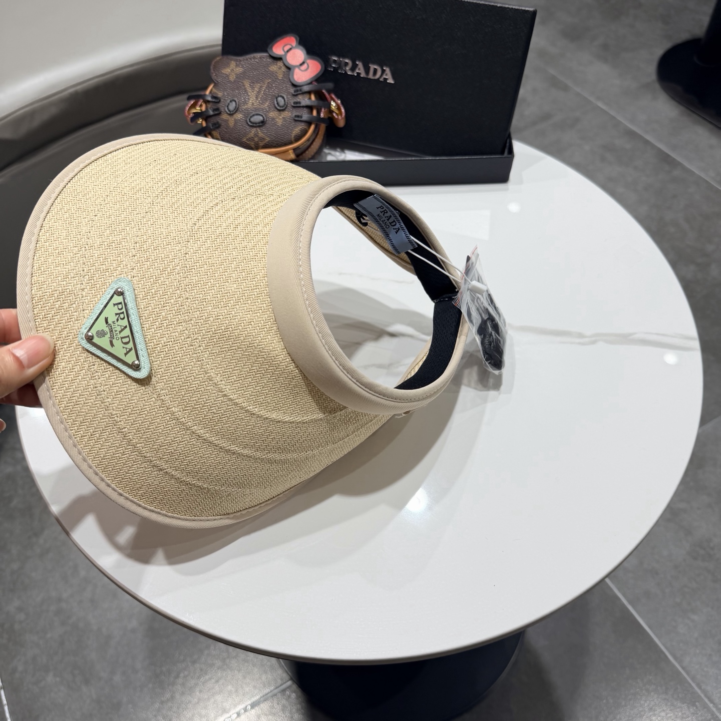 Prada普拉达新款空顶发箍遮阳帽，可调节，头围57cm