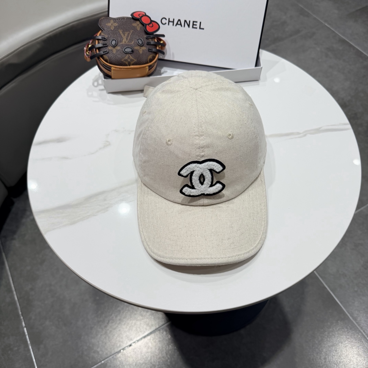 NO:764599,Chanel CHANEL official new baseball cap, Xiaoxiang classic and simple, fashionable and casual design, popular new hat, straw hat, fisherman hat, baseball cap, hat, chanel, chanel, espadrilles, hats19860909香奈儿CHANEL 官方新品棒球帽,小香经典简约,时尚休闲设计 跑量新品帽子草帽渔夫帽棒球帽,帽子,chanel,chanel,espadrilles,hats,hat