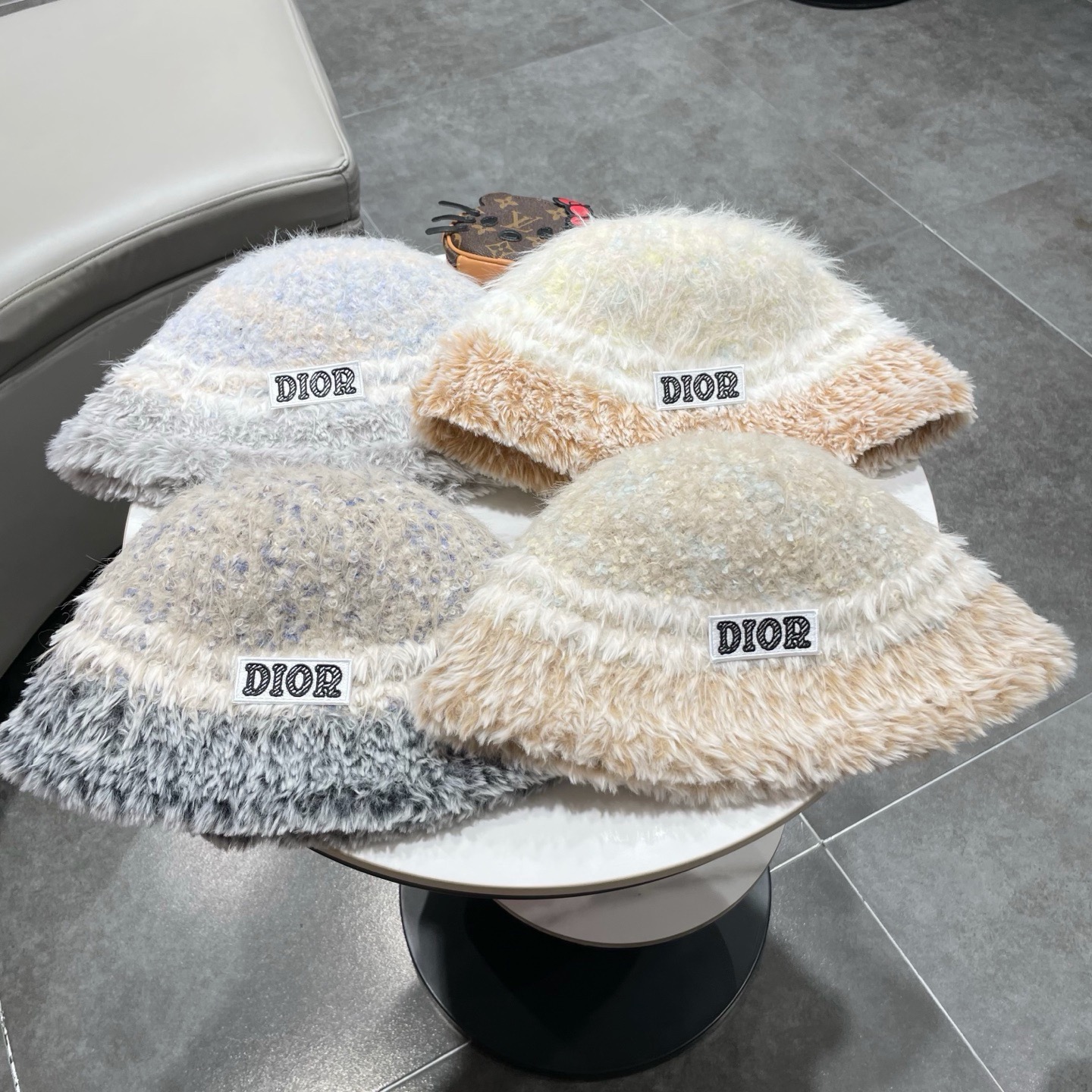 dior迪奥新款大头围渔夫帽子女秋冬季保暖针织帽防寒护耳毛绒显脸小潮