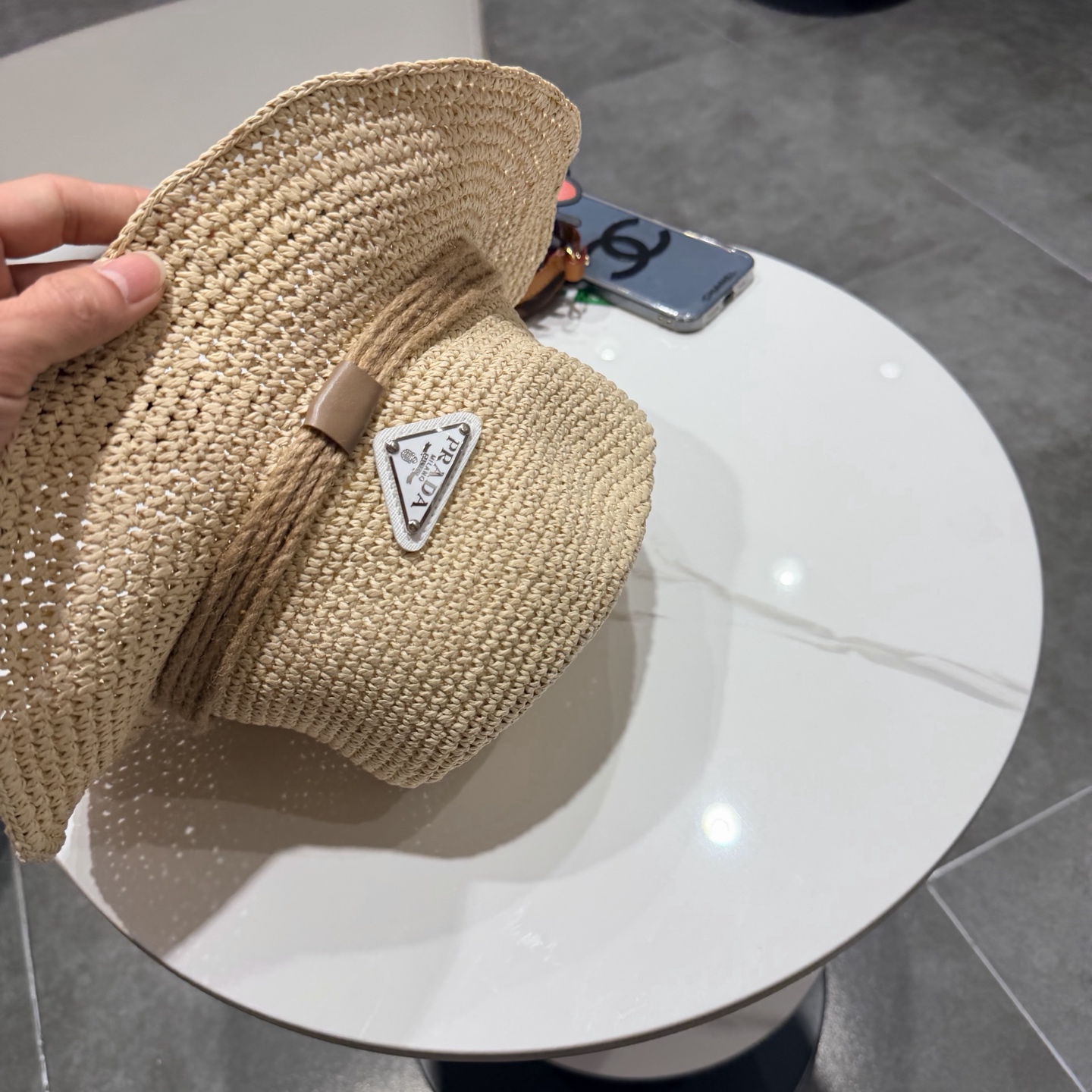 Prada普拉达2026 春夏新款法式平顶草大檐草帽遮阳防晒平檐礼帽。