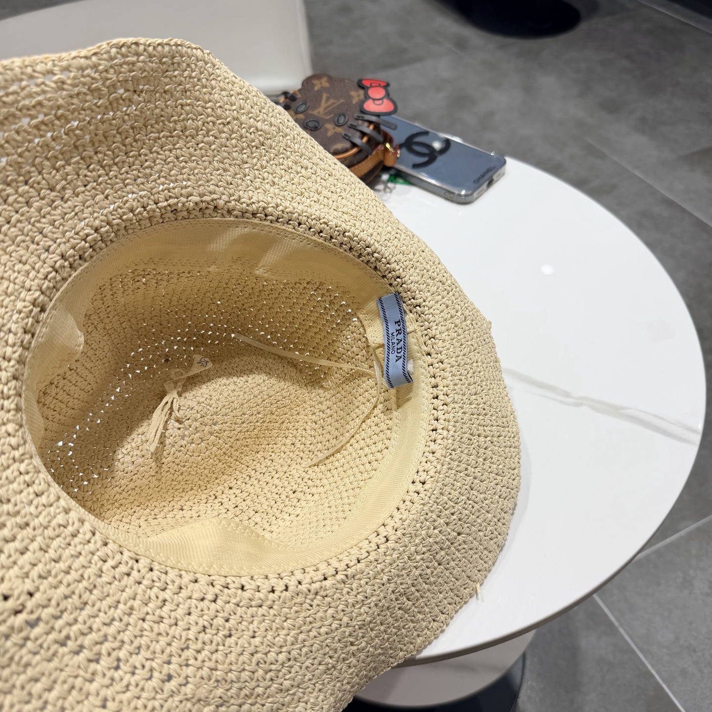 Prada普拉达2026 春夏新款法式平顶草大檐草帽遮阳防晒平檐礼帽。