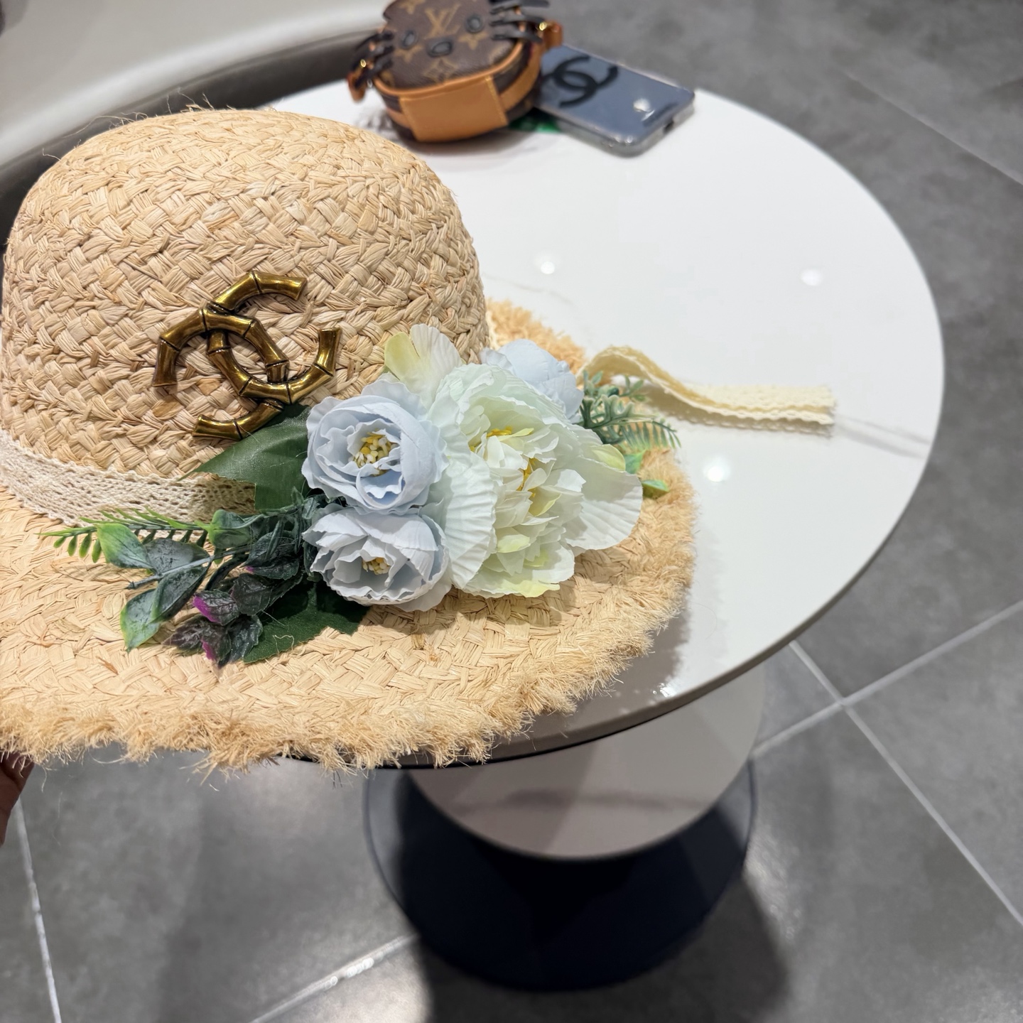 Chanel香奈儿拉菲草手工花朵草帽女夏季出游度假大帽檐遮阳防晒帽海边太阳帽子