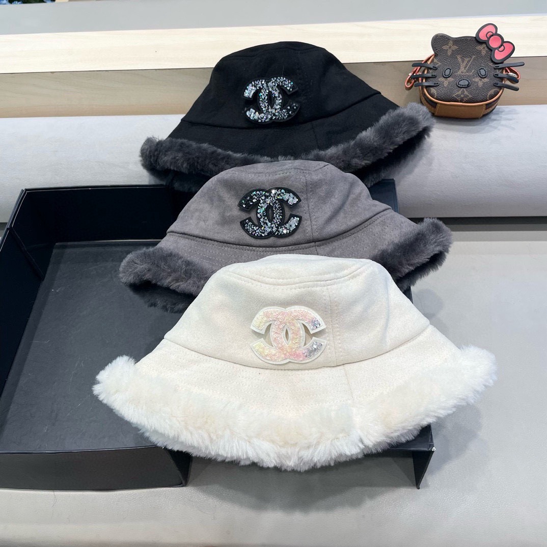 Chanel麂皮绒渔夫帽女秋冬季韩版保暖毛绒帽子显脸小加厚防寒素颜盆帽潮