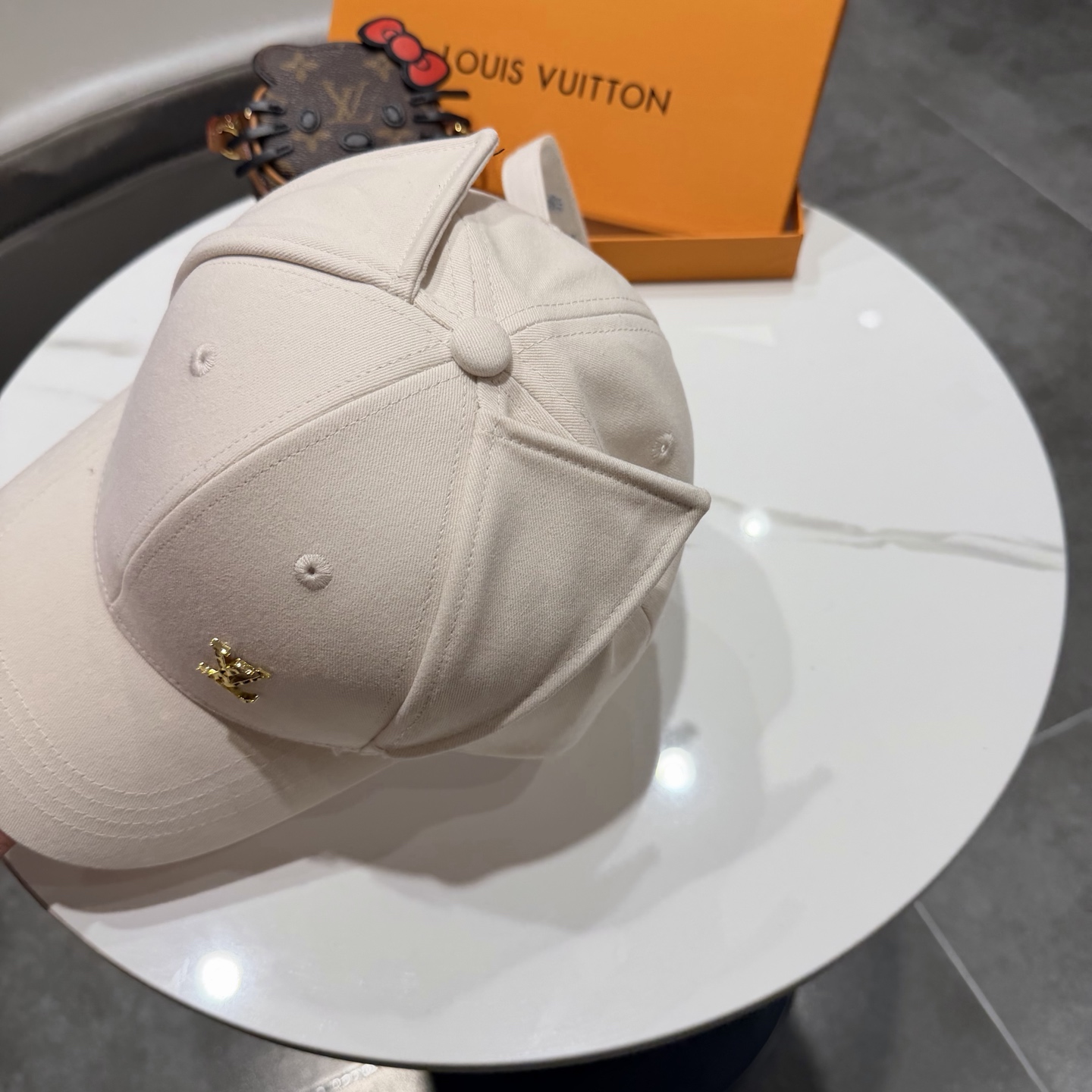 lv 路易威登新款简约五金logo棒球帽，新款出货，大牌款超好搭配，赶紧入手！3色