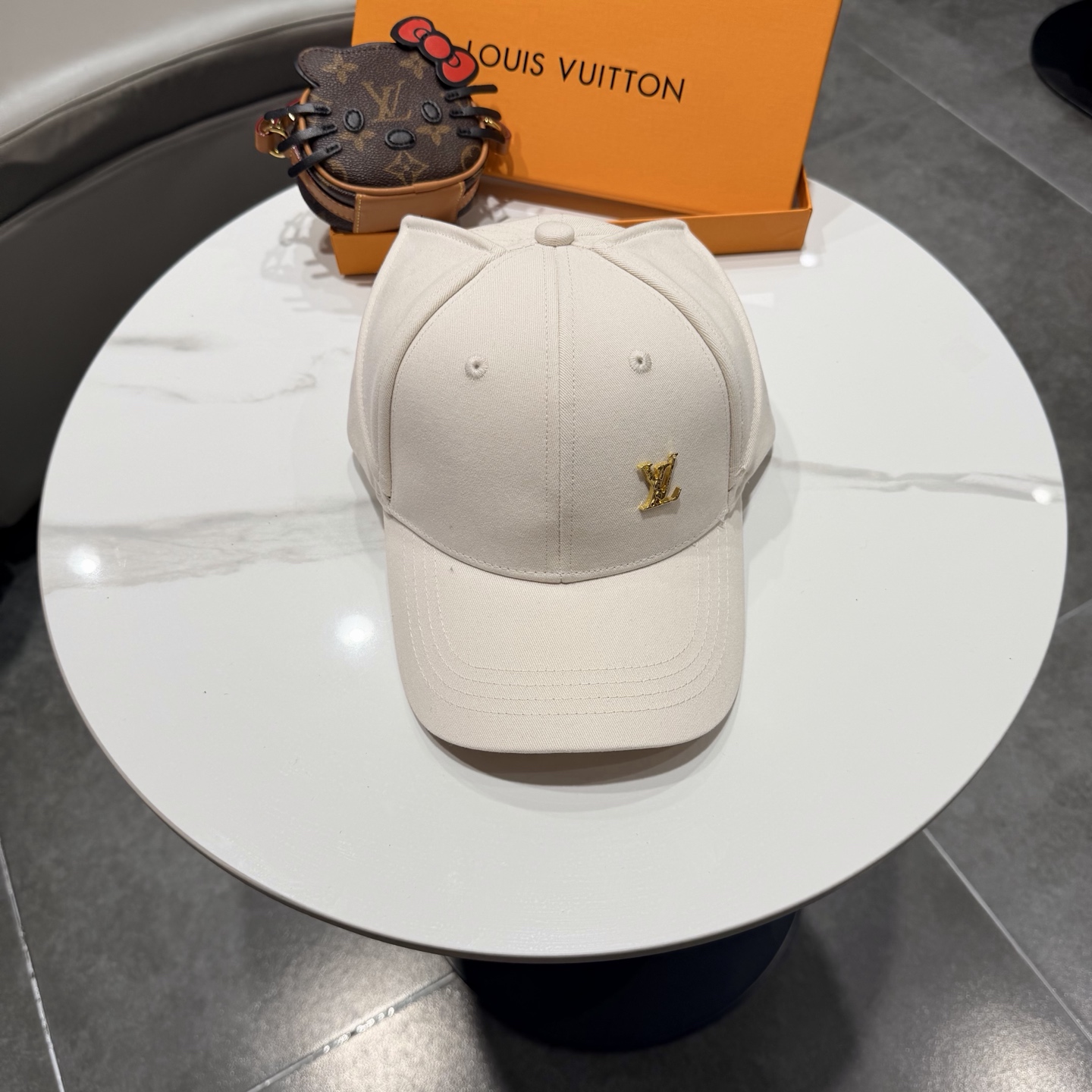 lv 路易威登新款简约五金logo棒球帽，新款出货，大牌款超好搭配，赶紧入手！3色
