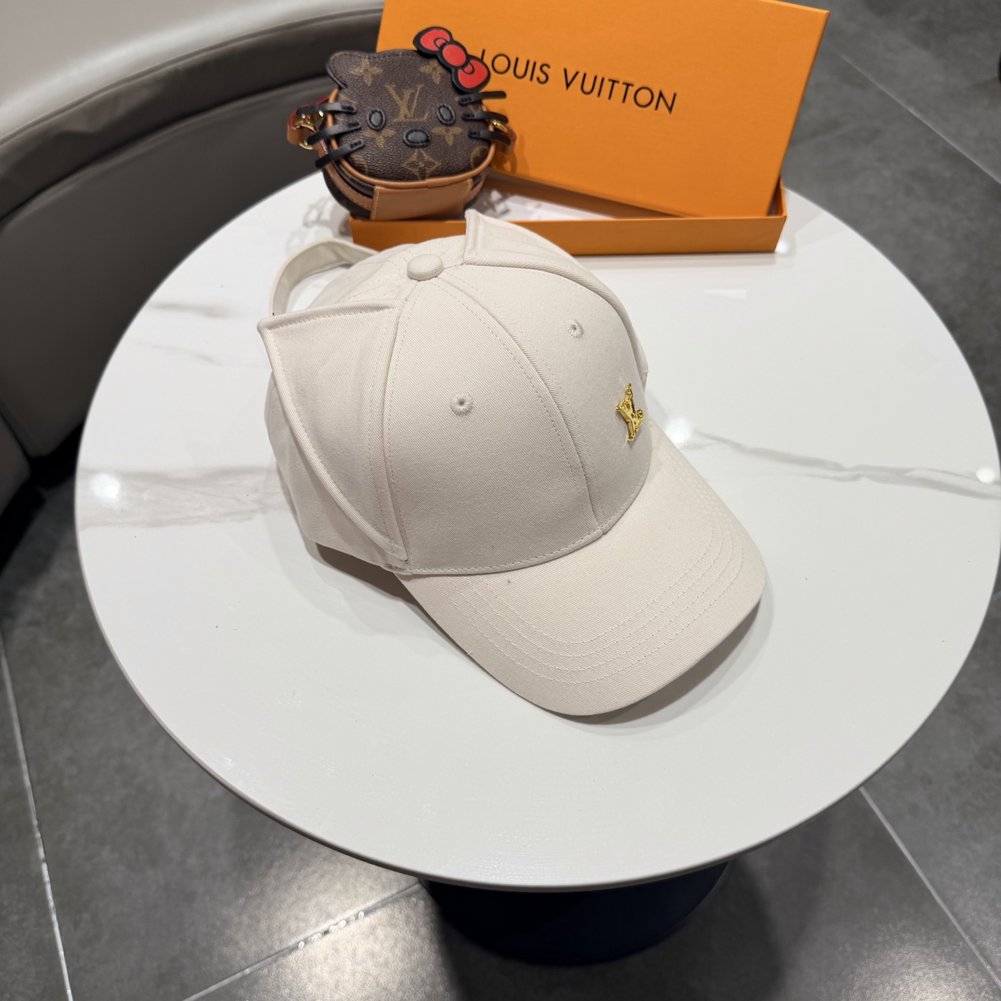 lv 路易威登新款简约五金logo棒球帽，新款出货，大牌款超好搭配，赶紧入手！3色