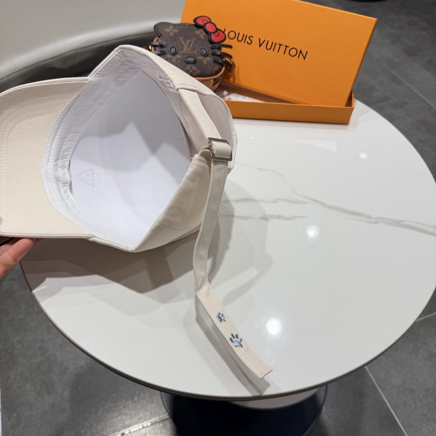 lv 路易威登新款简约五金logo棒球帽，新款出货，大牌款超好搭配，赶紧入手！3色