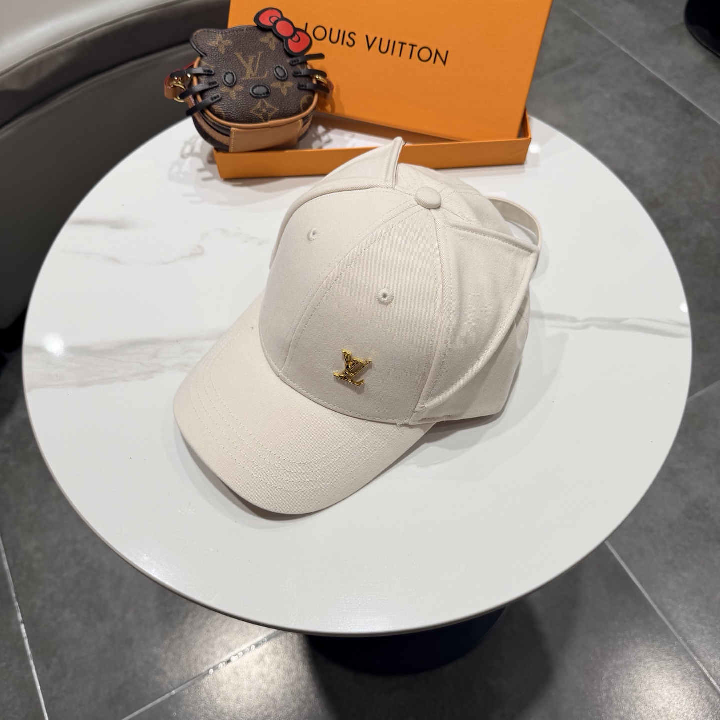 lv 路易威登新款简约五金logo棒球帽，新款出货，大牌款超好搭配，赶紧入手！3色