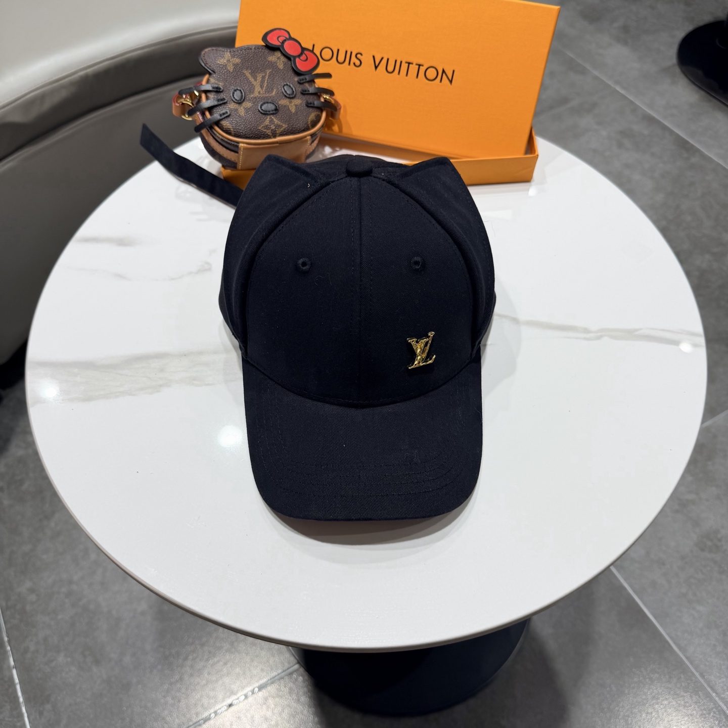 。lv路易威登新款简约五金logo棒球帽，新款出货，大牌款超好搭配，赶紧入手！3色