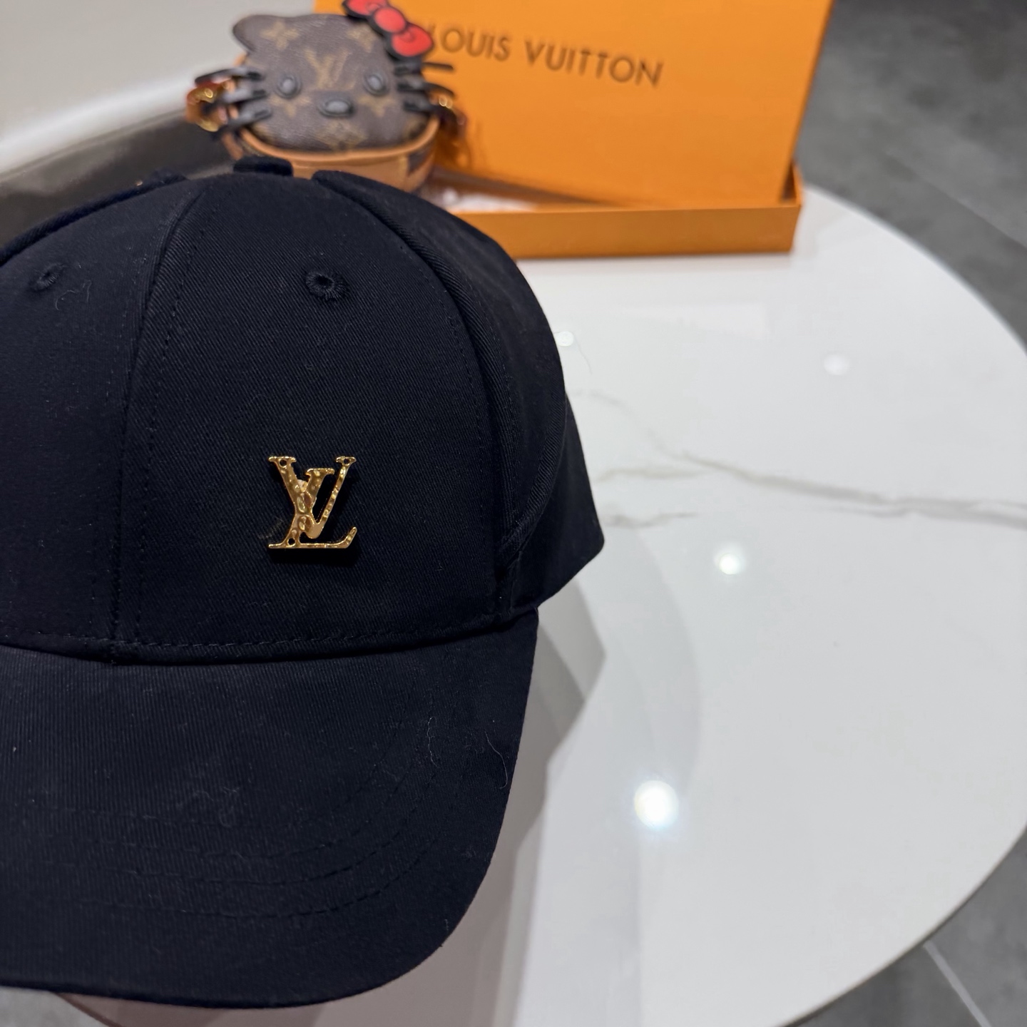 。lv路易威登新款简约五金logo棒球帽，新款出货，大牌款超好搭配，赶紧入手！3色