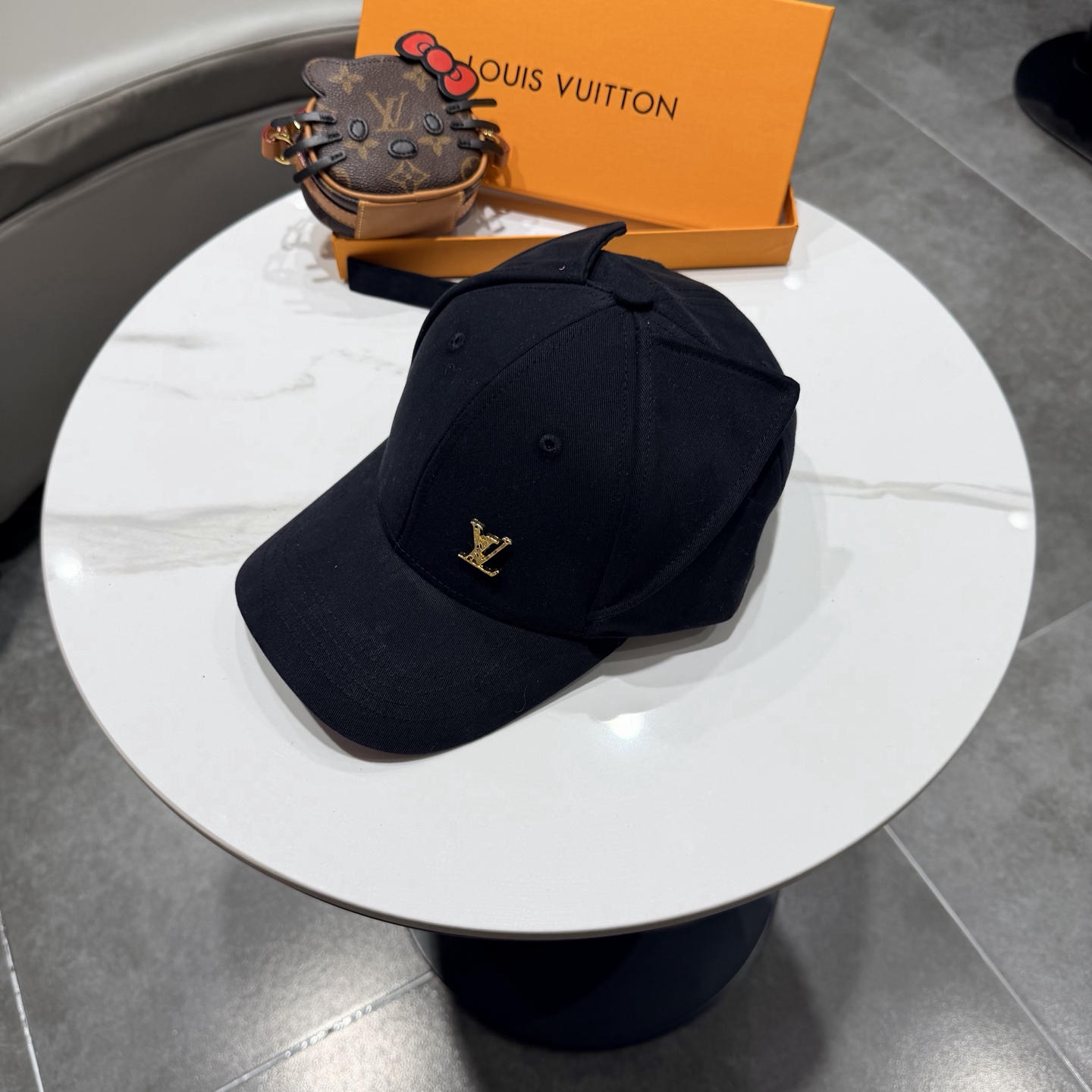 。lv路易威登新款简约五金logo棒球帽，新款出货，大牌款超好搭配，赶紧入手！3色