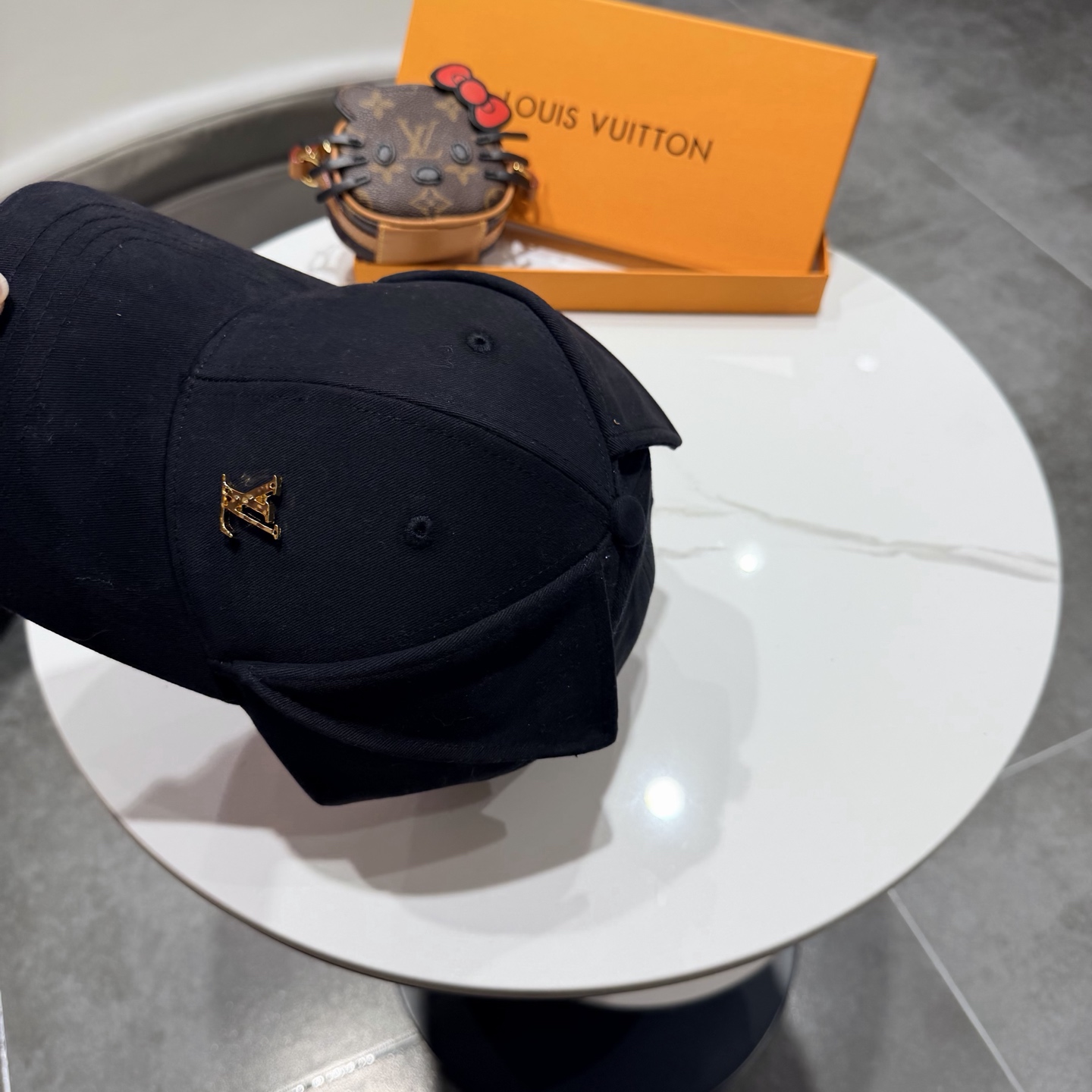 。lv路易威登新款简约五金logo棒球帽，新款出货，大牌款超好搭配，赶紧入手！3色