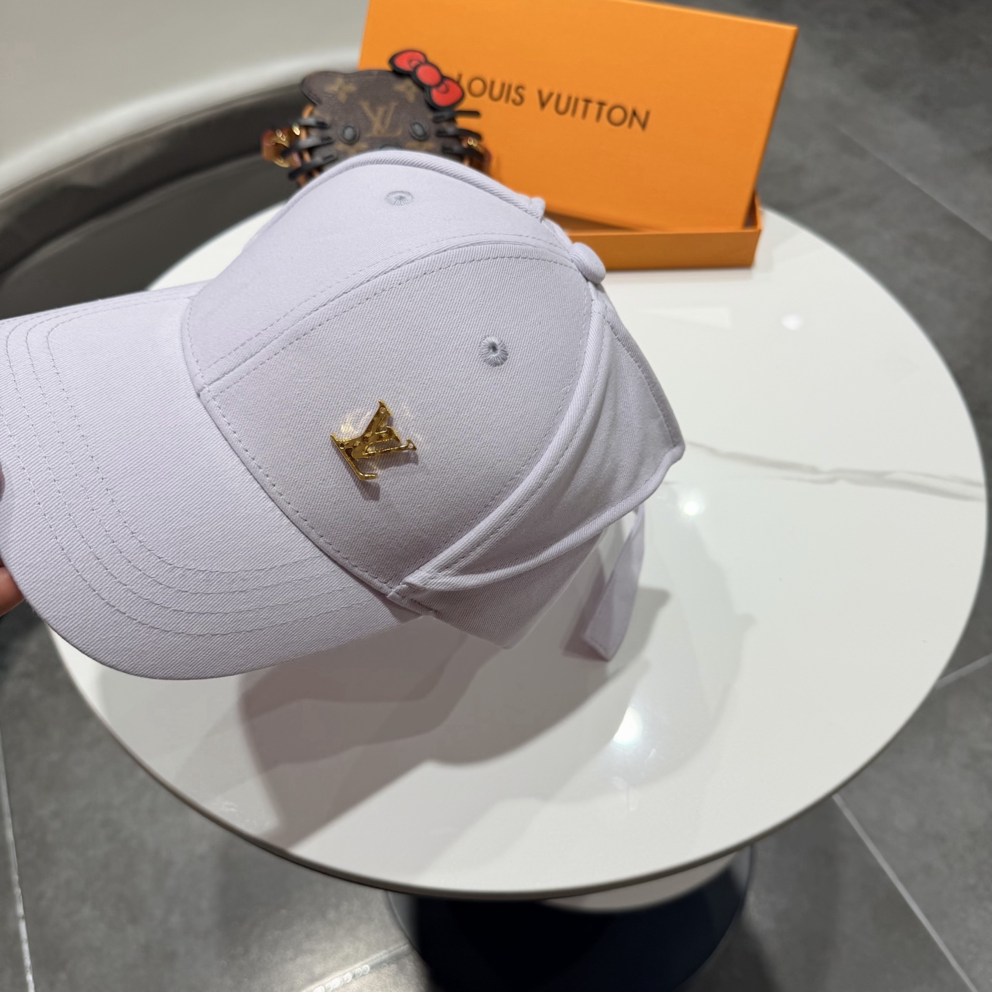 。lv路易威登新款简约五金logo棒球帽，新款出货，大牌款超好搭配，赶紧入手！3色