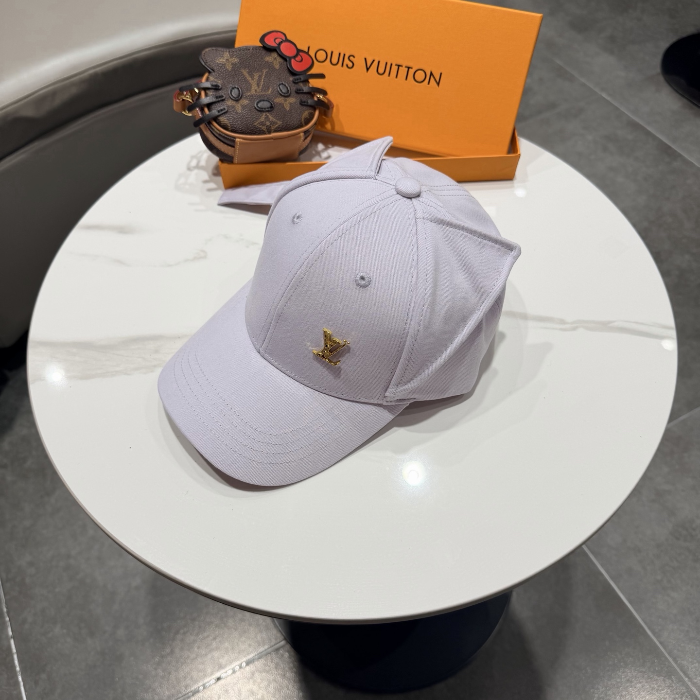 。lv路易威登新款简约五金logo棒球帽，新款出货，大牌款超好搭配，赶紧入手！3色