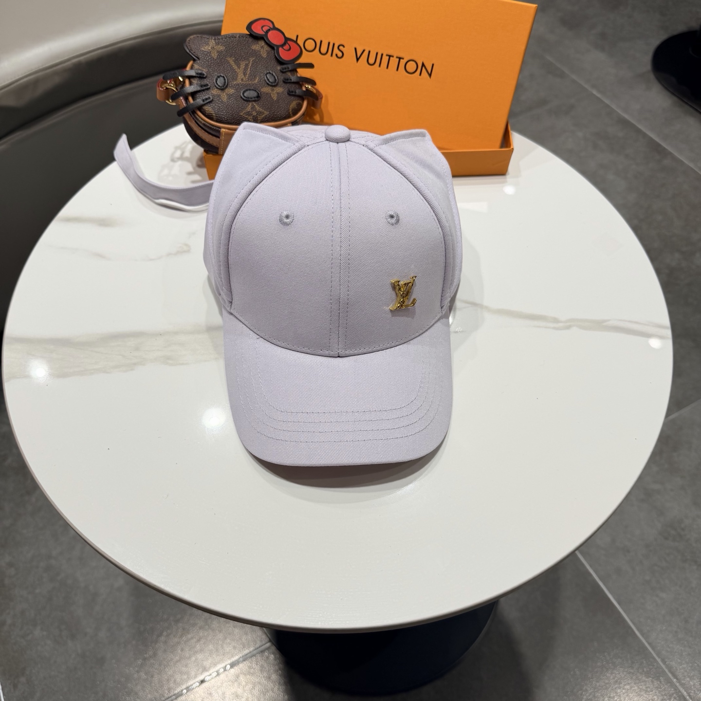 。lv路易威登新款简约五金logo棒球帽，新款出货，大牌款超好搭配，赶紧入手！3色