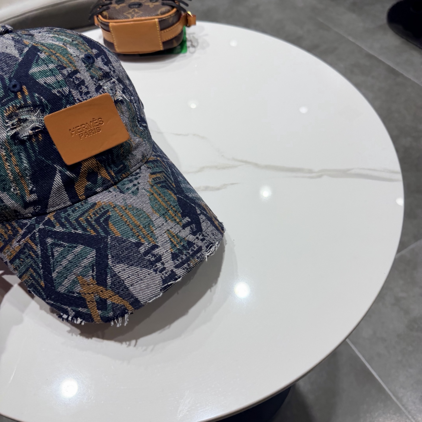 爱马仕Hermes 官网新品经典款 棒球帽🎩 原单品质 火爆来袭。 工艺非常精美[爱心] 高档大气上档次