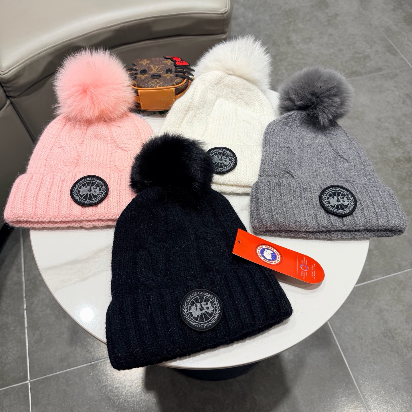 ❤加拿大鹅。CANADA GOOSE 最新羊毛针织帽，非常柔软亲肤，弹性很好！有质感又非常百搭的款式~保暖的毛线帽，均码