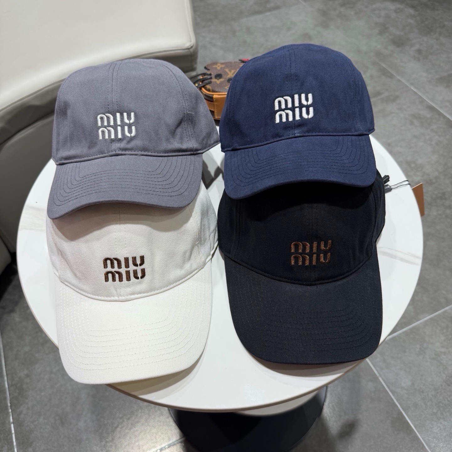 miumiu缪缪 新款皮绒棒球帽颜色做的太特别了～闭眼入 全是显白的颜色 男女同款