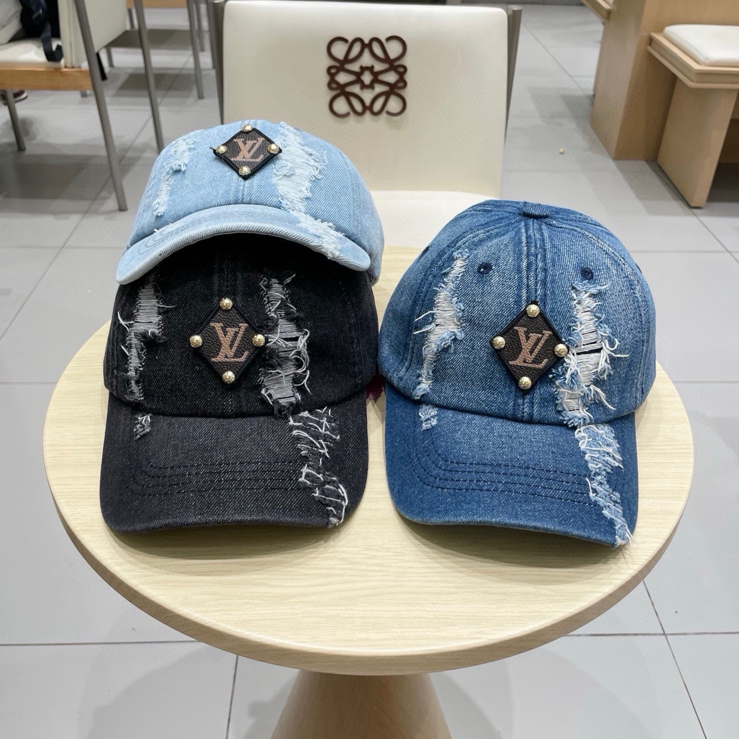 LV路易威登 新款牛仔棒球帽🧢火爆技术升级，牛仔风街头风十足更符合现在时尚小哥哥小姐姐的style，机场