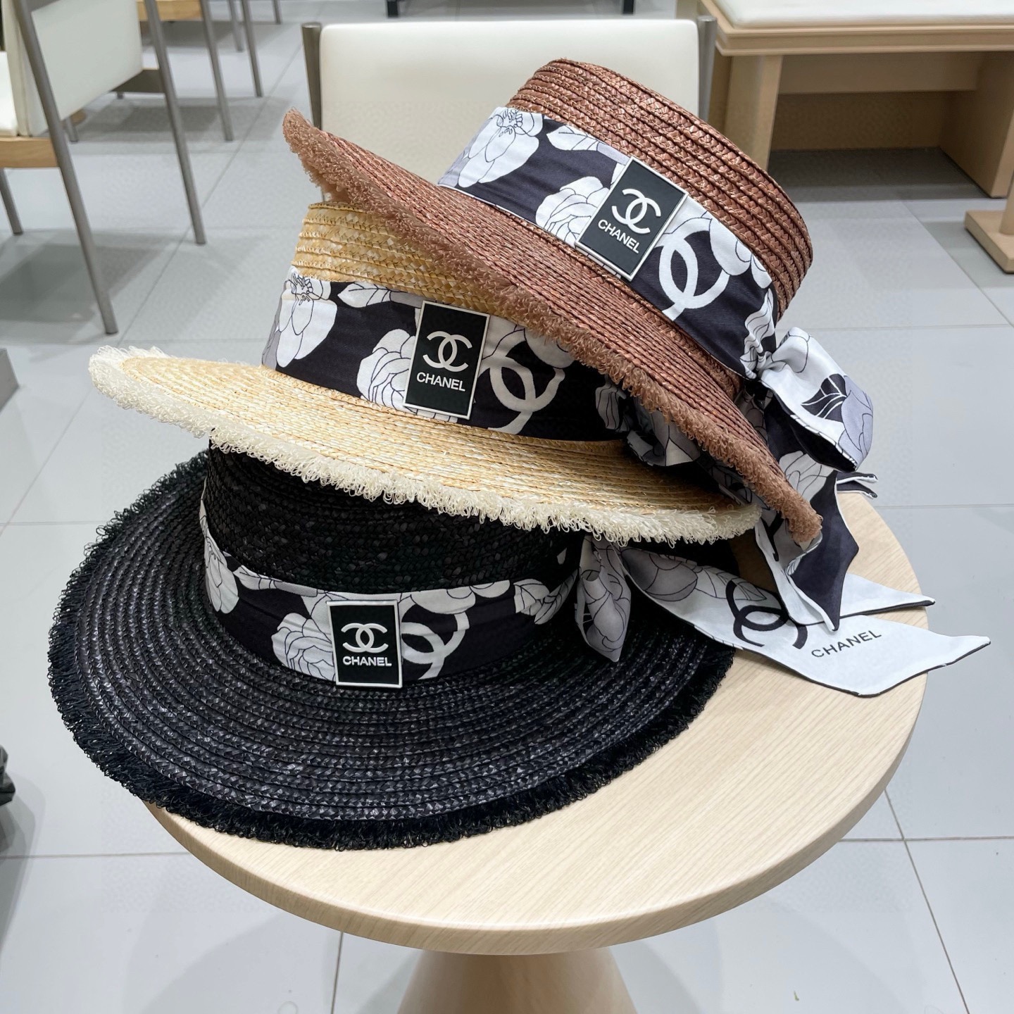 新款Chanel香奈儿草帽，高端定制缎面zhidi蝴蝶结平顶礼帽，日本支持制作，高端缎面织带蝴蝶结，遮阳