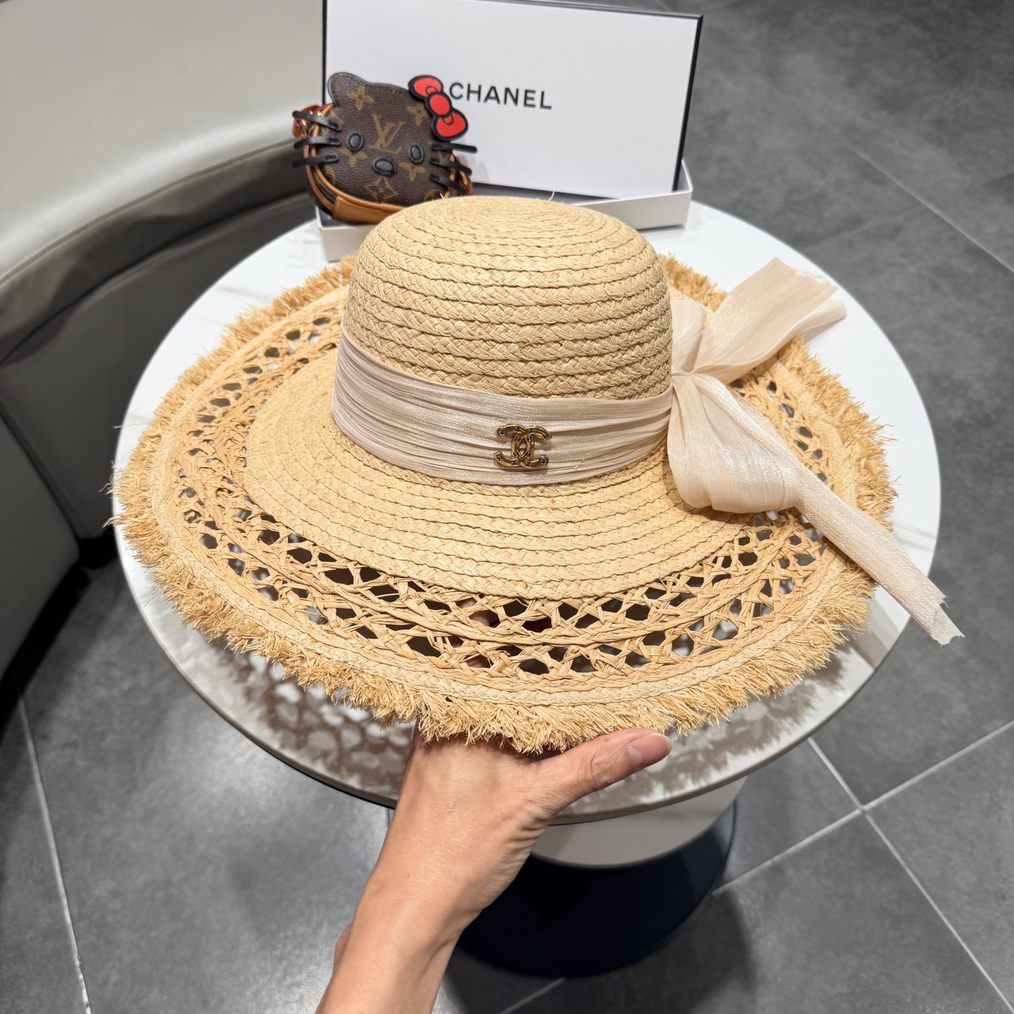 Chanel 搭配真丝飘带，出游 ，头围57cm