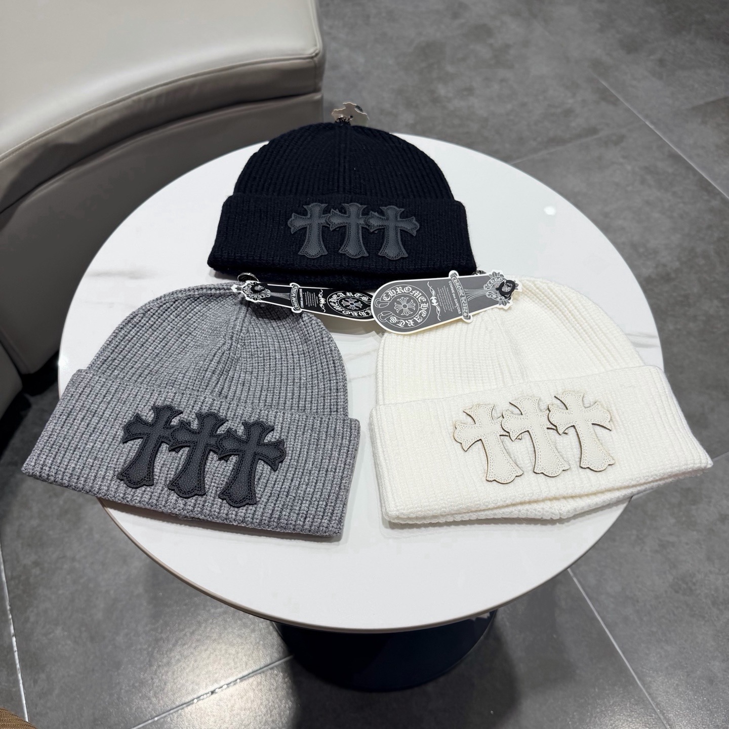 克罗心秋冬款羊毛针织毛线帽这款必定是极简主义的最爱干净，利索，时尚百搭，绝对不挑脸型！属于时尚经典的万年