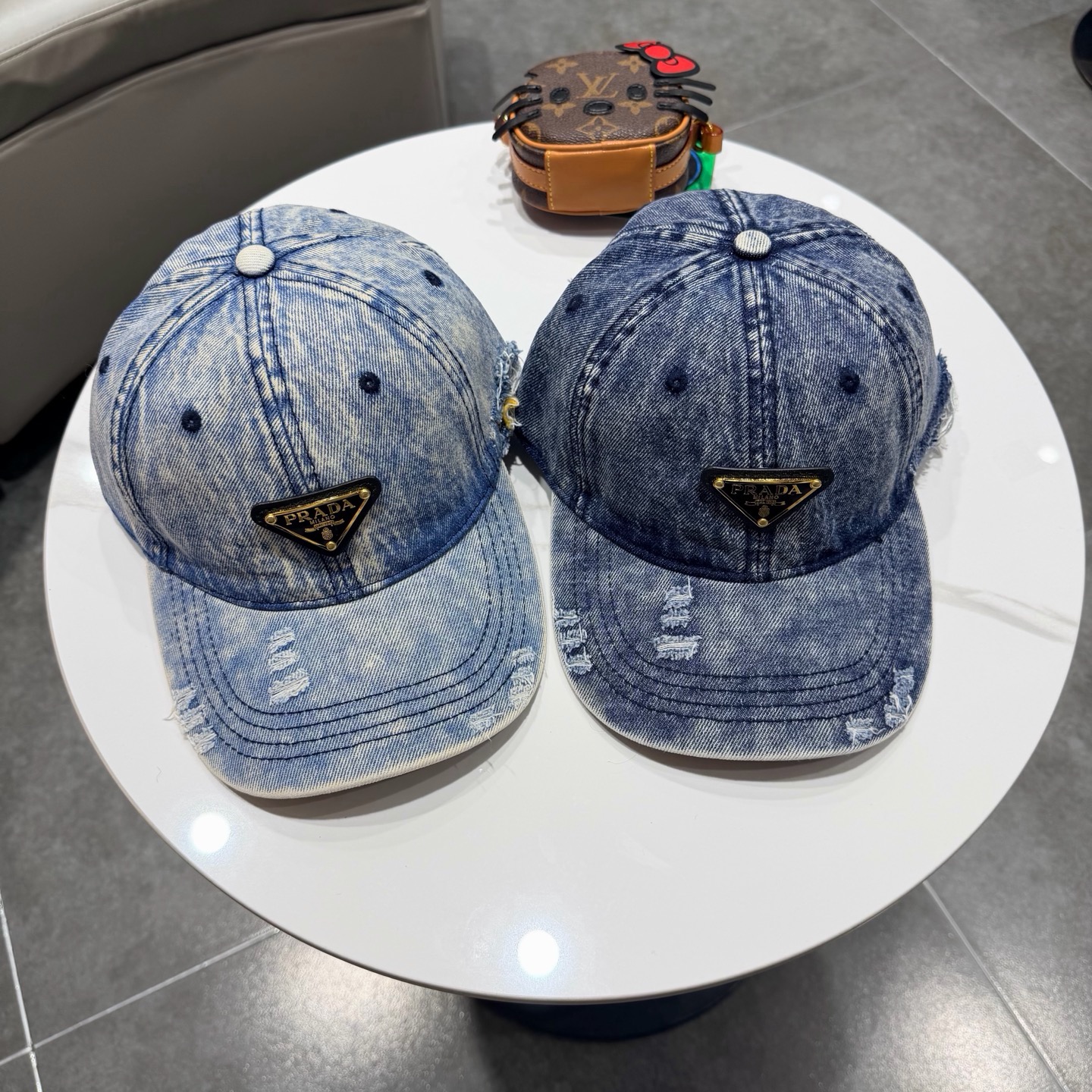 Prada 普拉达高品质牛仔布倒三角棒球帽🧢洗水牛仔色，秀场同款，面料柔软舒适百搭休闲款，闭眼入！