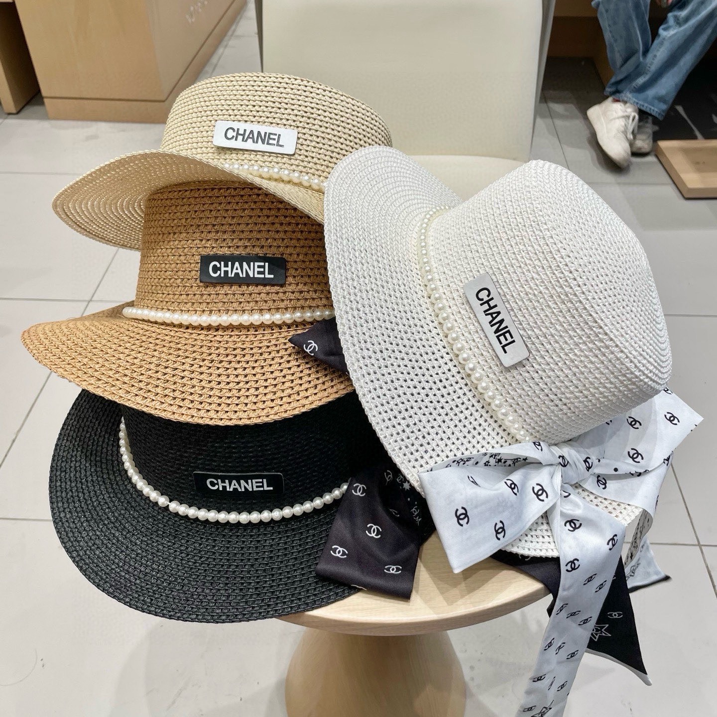 【CHANEL香奈儿】2026新款小香风珍珠丝带度假风盆帽草帽，出街旅行单品