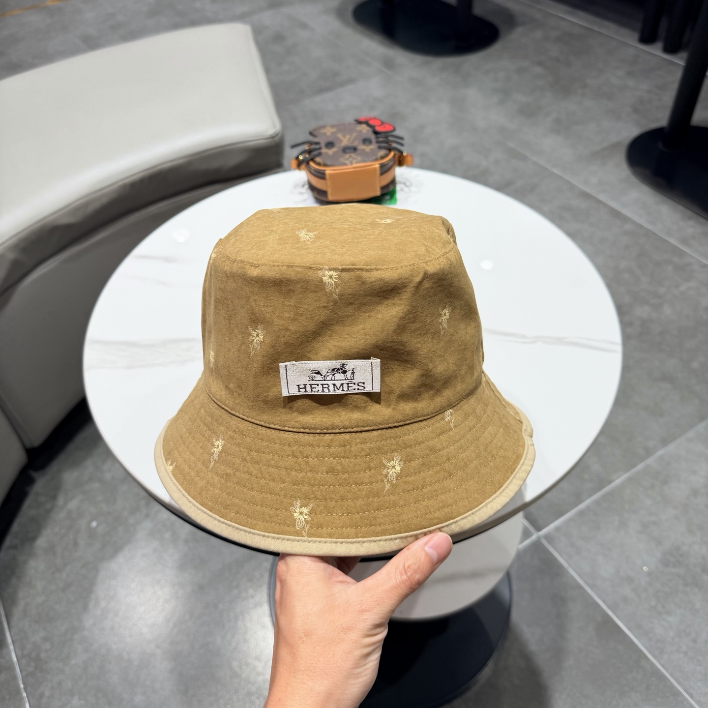 爱马仕 2026夏季新款条纹蝴蝶结帽子女休闲百搭渔夫帽户外遮阳防晒太阳帽