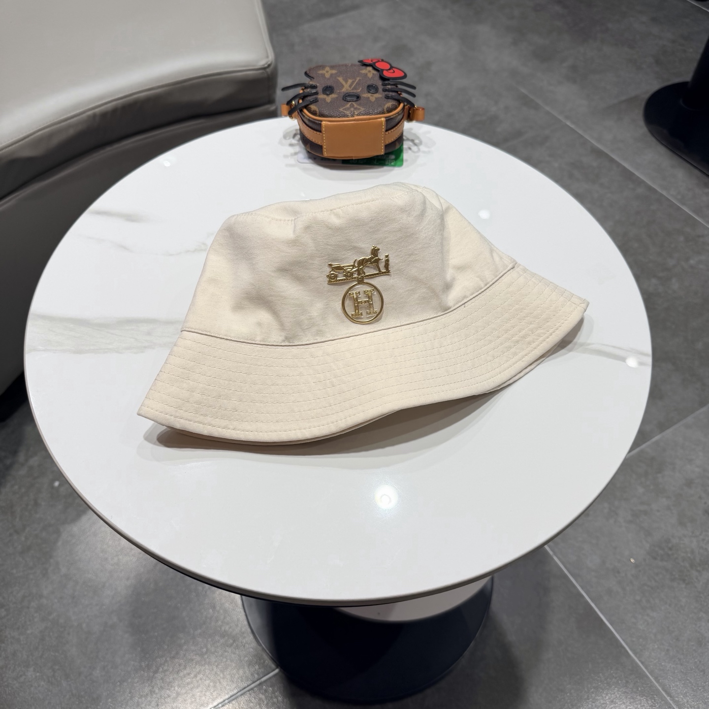 爱马仕 2026夏季新款条纹蝴蝶结帽子女休闲百搭渔夫帽户外遮阳防晒太阳帽