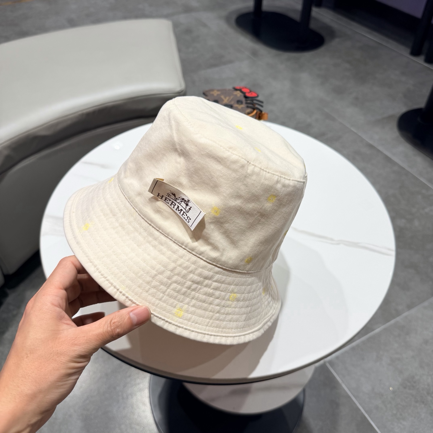 爱马仕 2026夏季新款条纹蝴蝶结帽子女休闲百搭渔夫帽户外遮阳防晒太阳帽