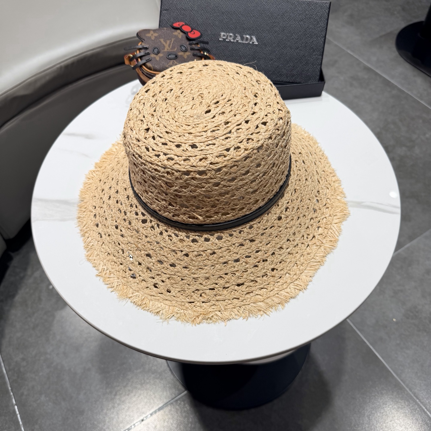 PRADA普拉达2026夏新款拉菲草法式平顶遮阳帽沙滩帽镂空太阳帽大牌感防晒帽