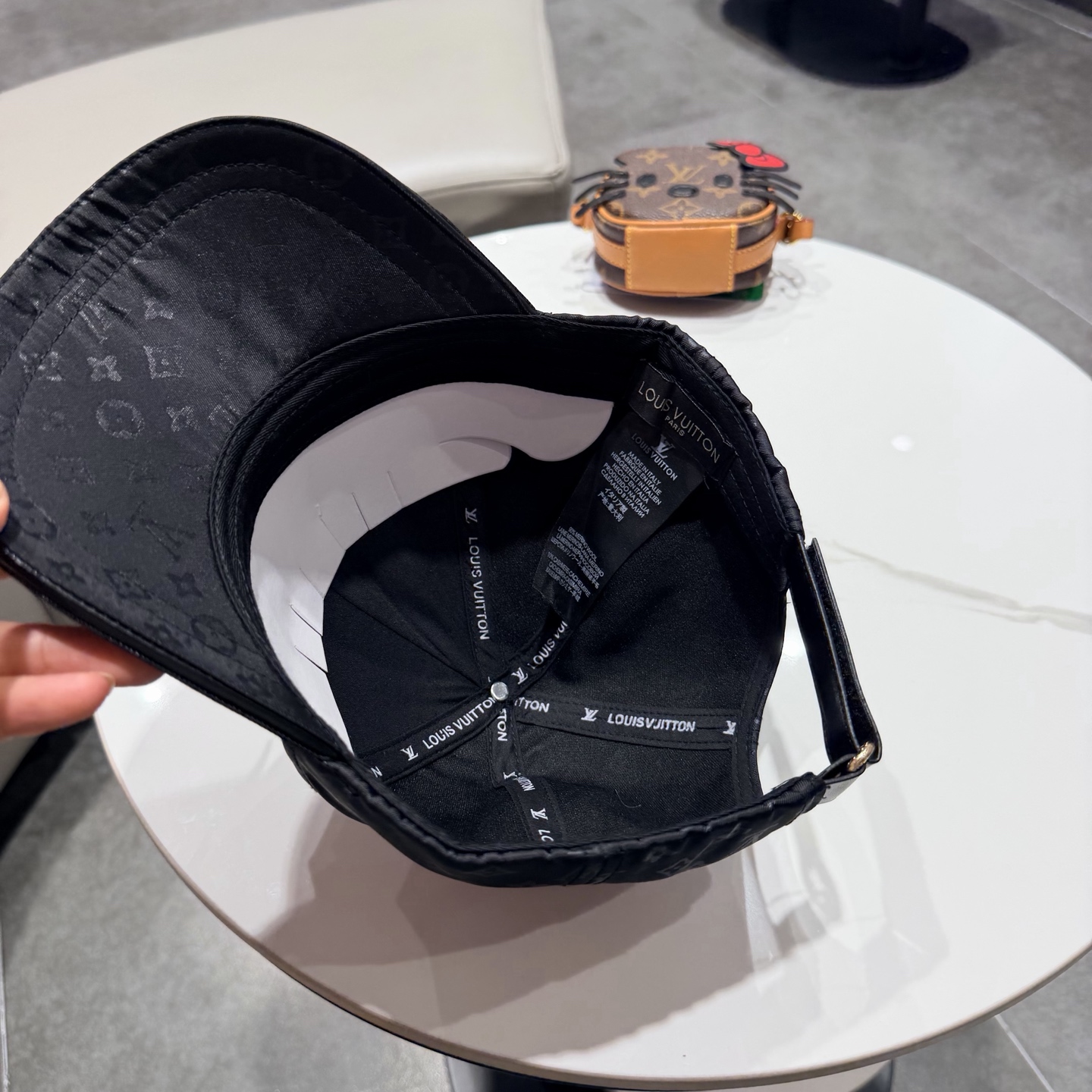 路易威登棒球帽 LouisVuitton😍新款LV棒球帽，重工打造♥️高端大气，百搭款🤗男女通用！