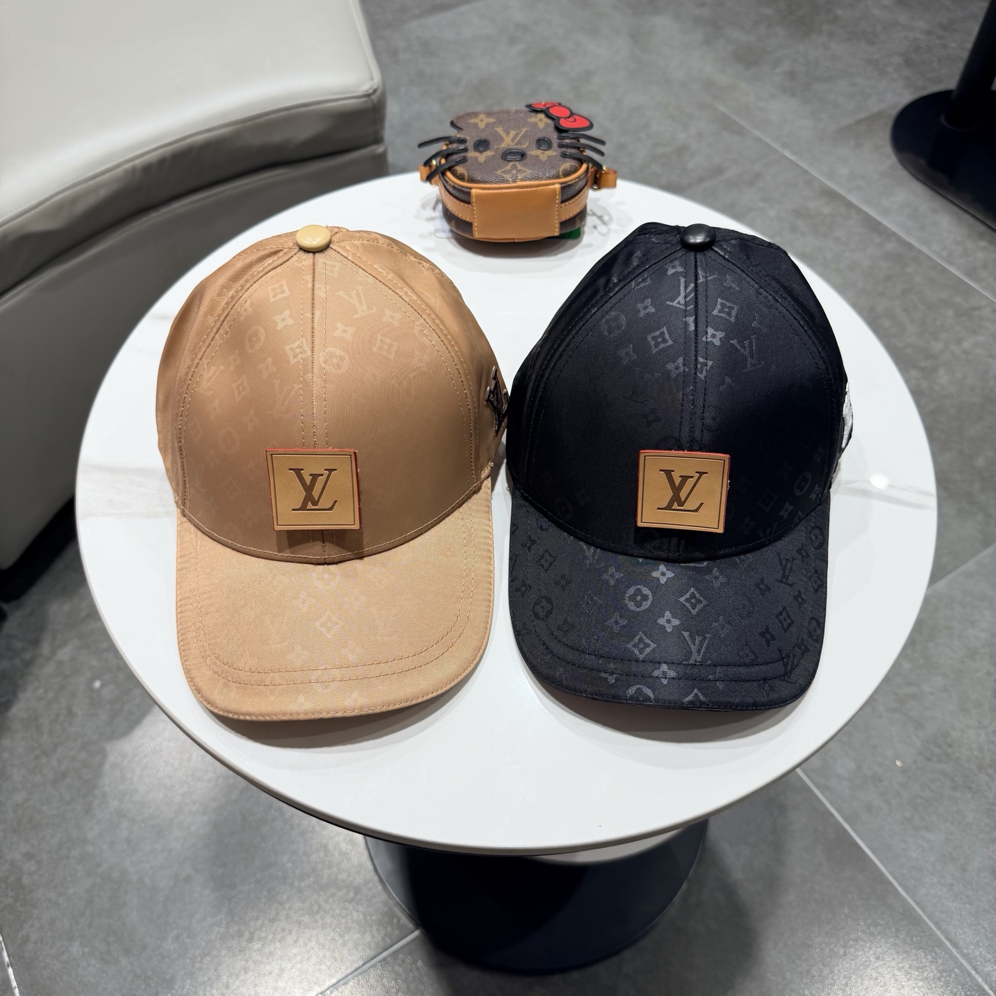 路易威登棒球帽 LouisVuitton😍新款LV棒球帽，重工打造♥️高端大气，百搭款🤗男女通用！