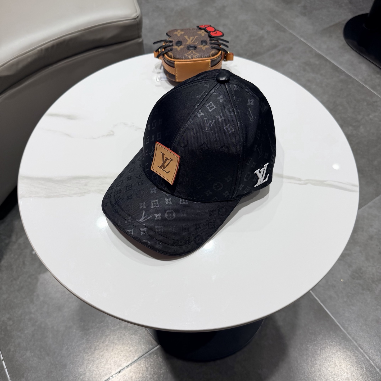 路易威登棒球帽 LouisVuitton😍新款LV棒球帽，重工打造♥️高端大气，百搭款🤗男女通用！