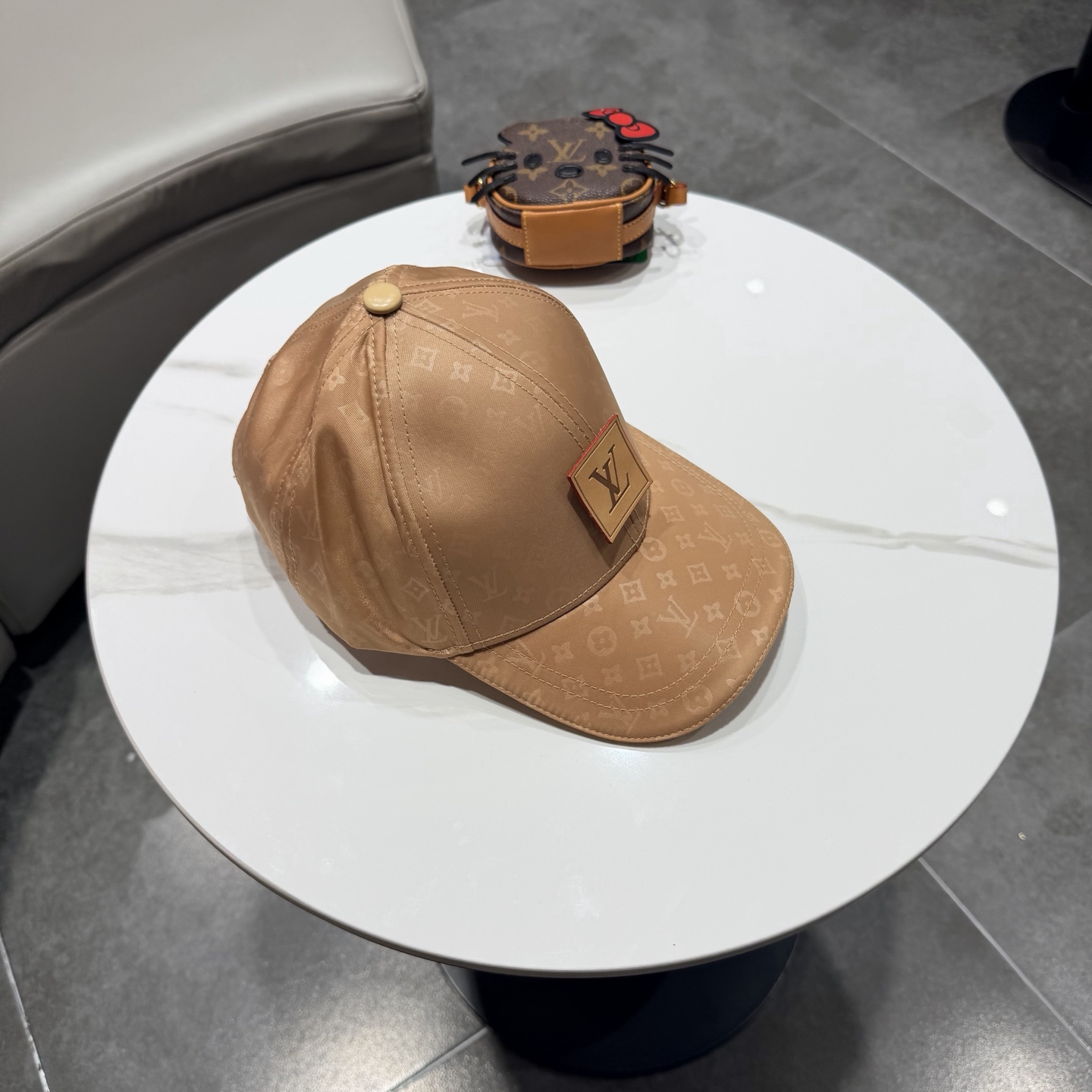 路易威登棒球帽 LouisVuitton😍新款LV棒球帽，重工打造♥️高端大气，百搭款🤗男女通用！