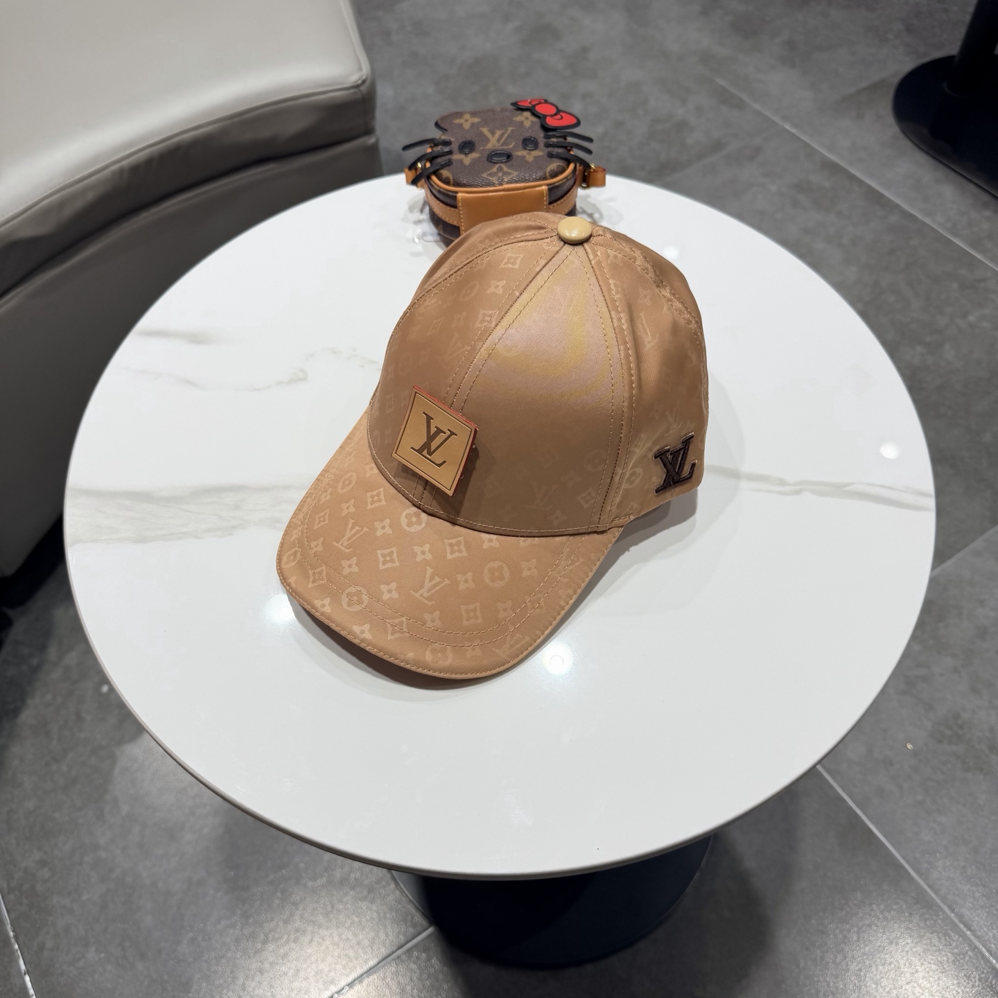 路易威登棒球帽 LouisVuitton😍新款LV棒球帽，重工打造♥️高端大气，百搭款🤗男女通用！