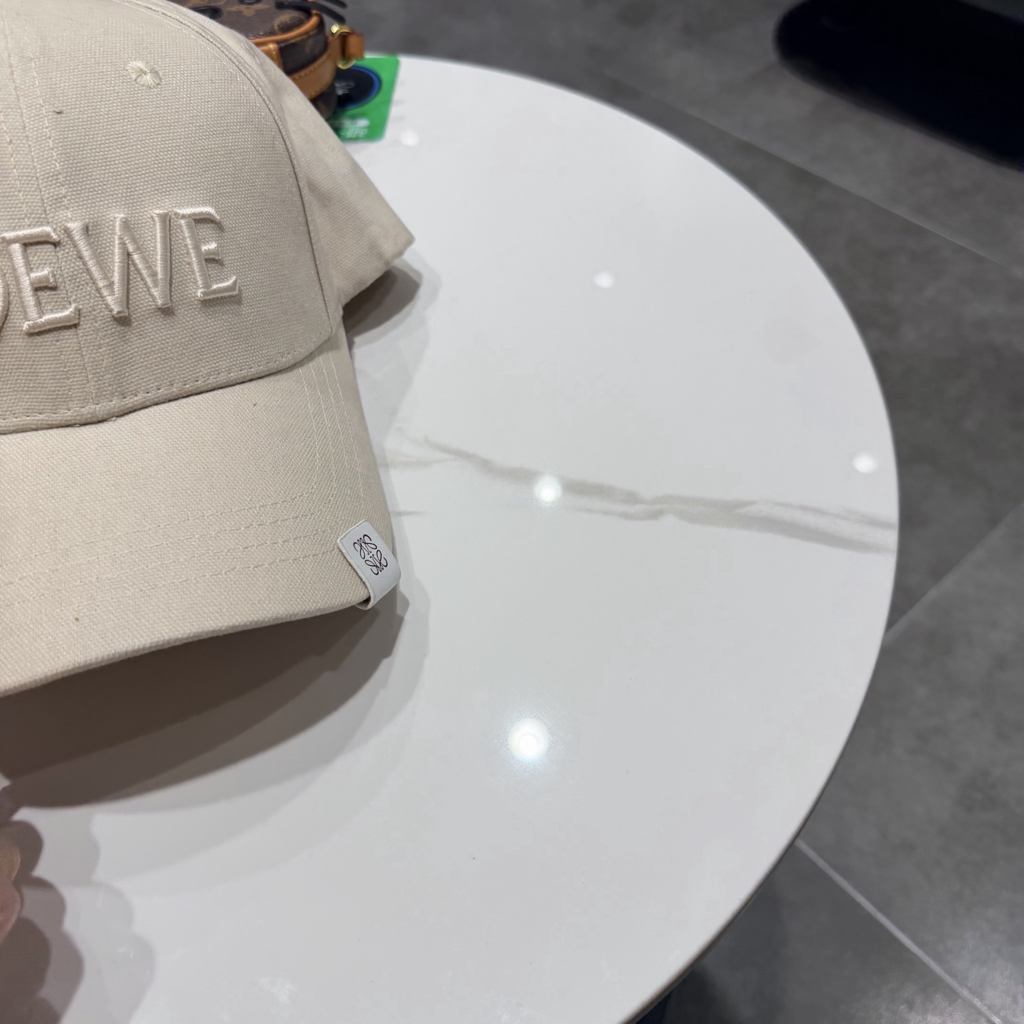 LOEWE【罗意威】新款刺绣棒球帽，专柜同步出货，大牌款超好搭配，赶紧入手