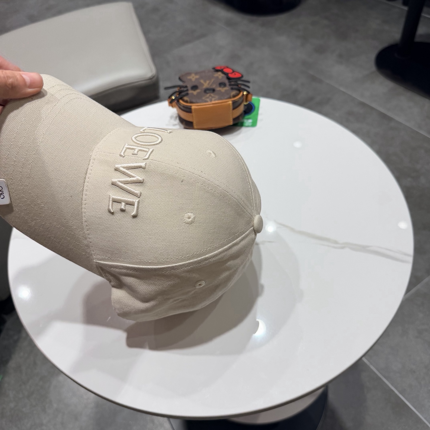 LOEWE【罗意威】新款刺绣棒球帽，专柜同步出货，大牌款超好搭配，赶紧入手