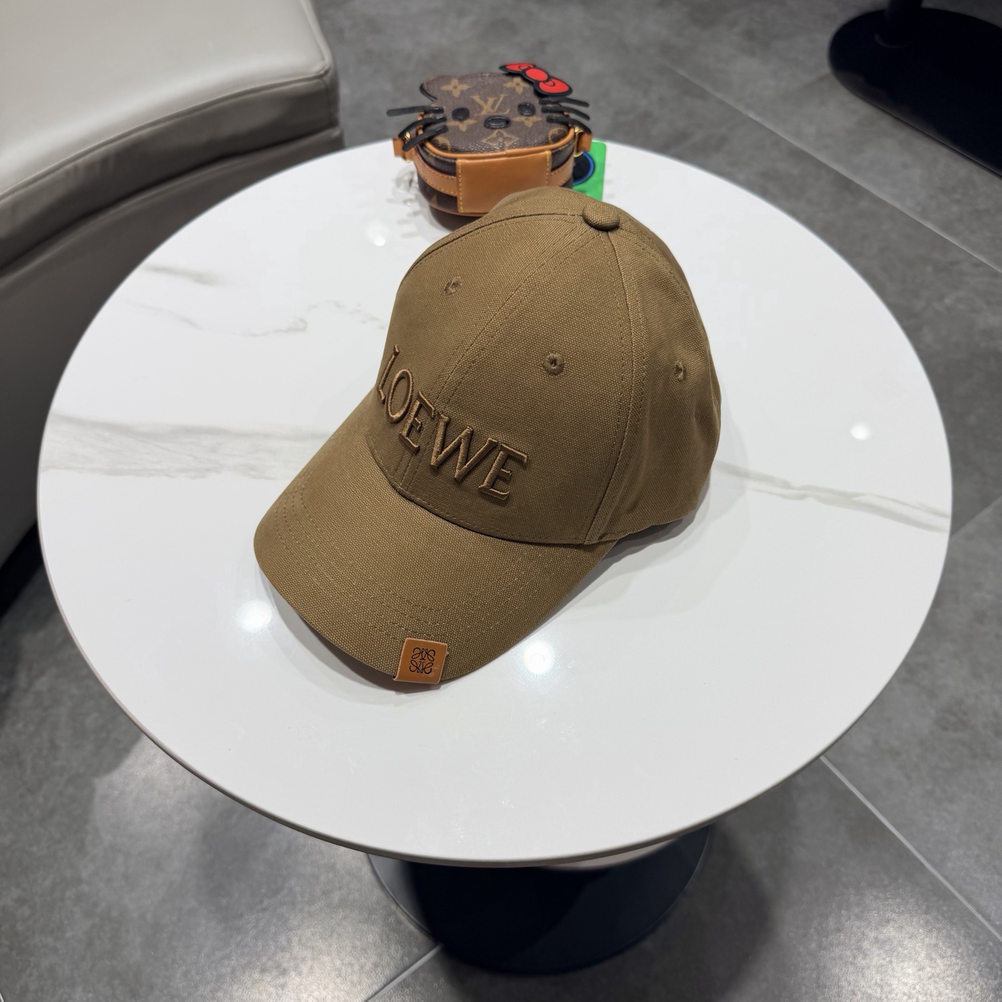 LOEWE【罗意威】新款刺绣棒球帽，专柜同步出货，大牌款超好搭配，赶紧入手