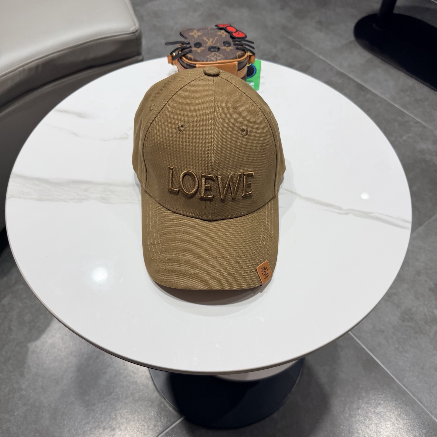 LOEWE【罗意威】新款刺绣棒球帽，专柜同步出货，大牌款超好搭配，赶紧入手